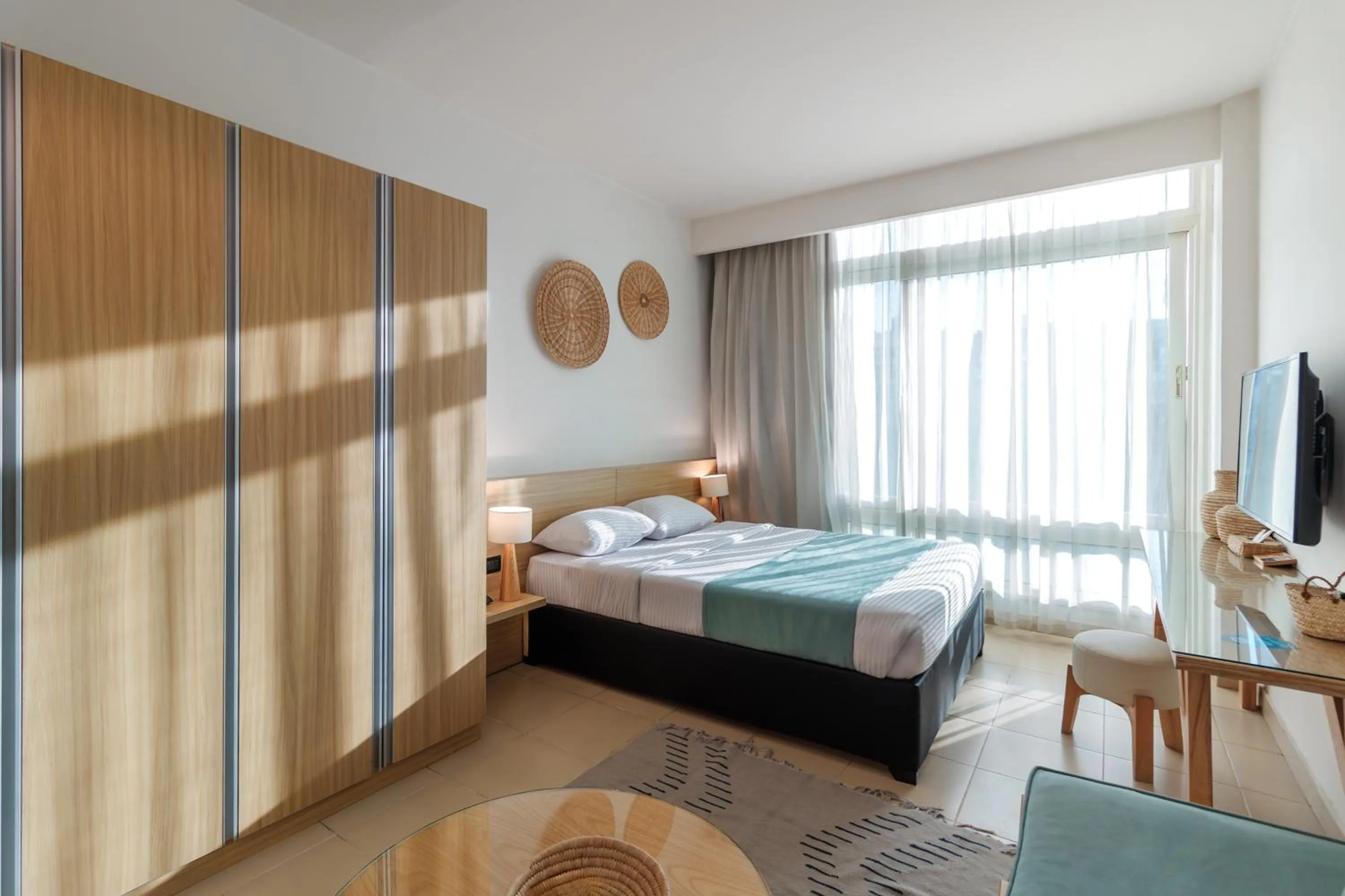 Property building, Bed in Redcon Suites