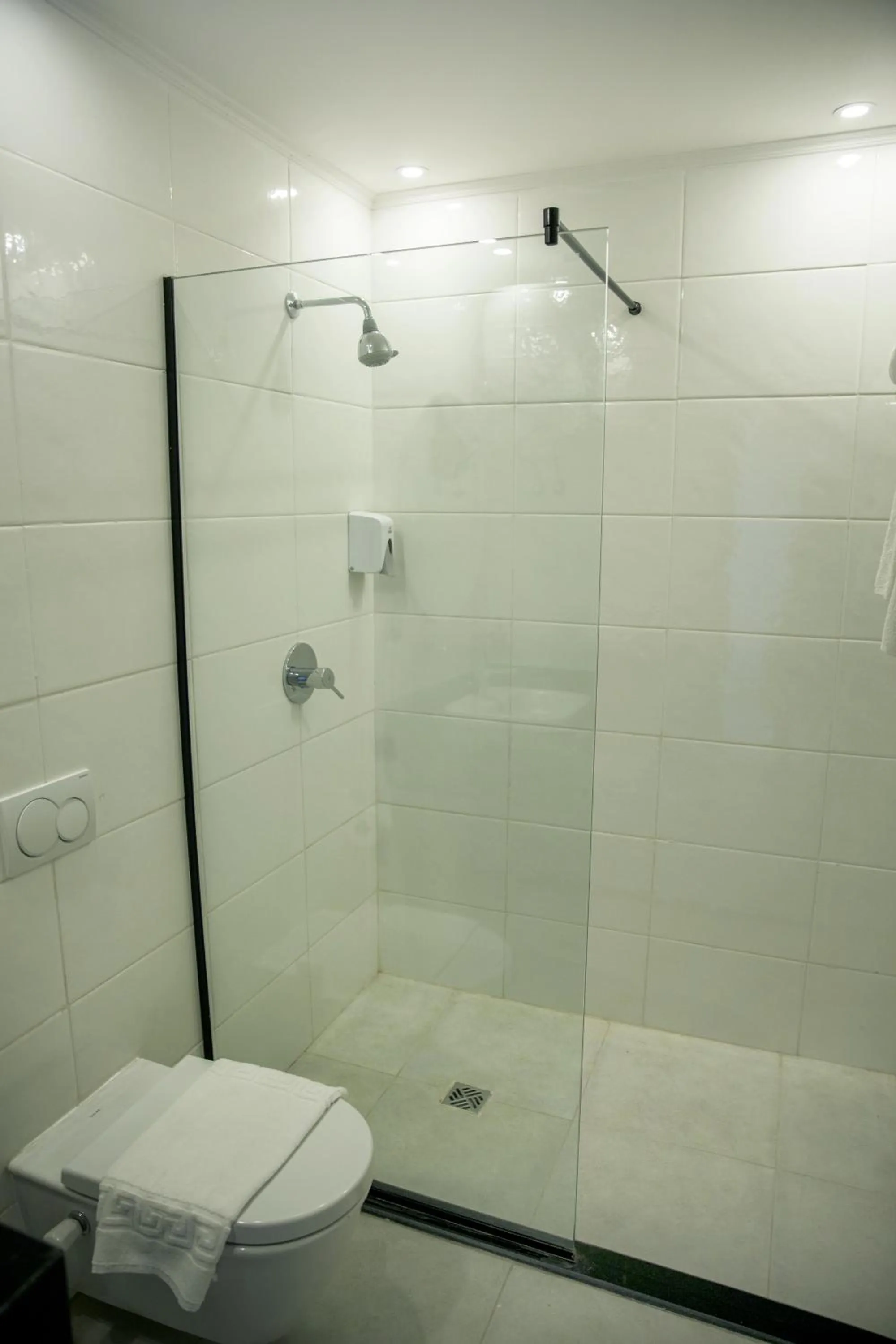 Bathroom in Redcon Suites