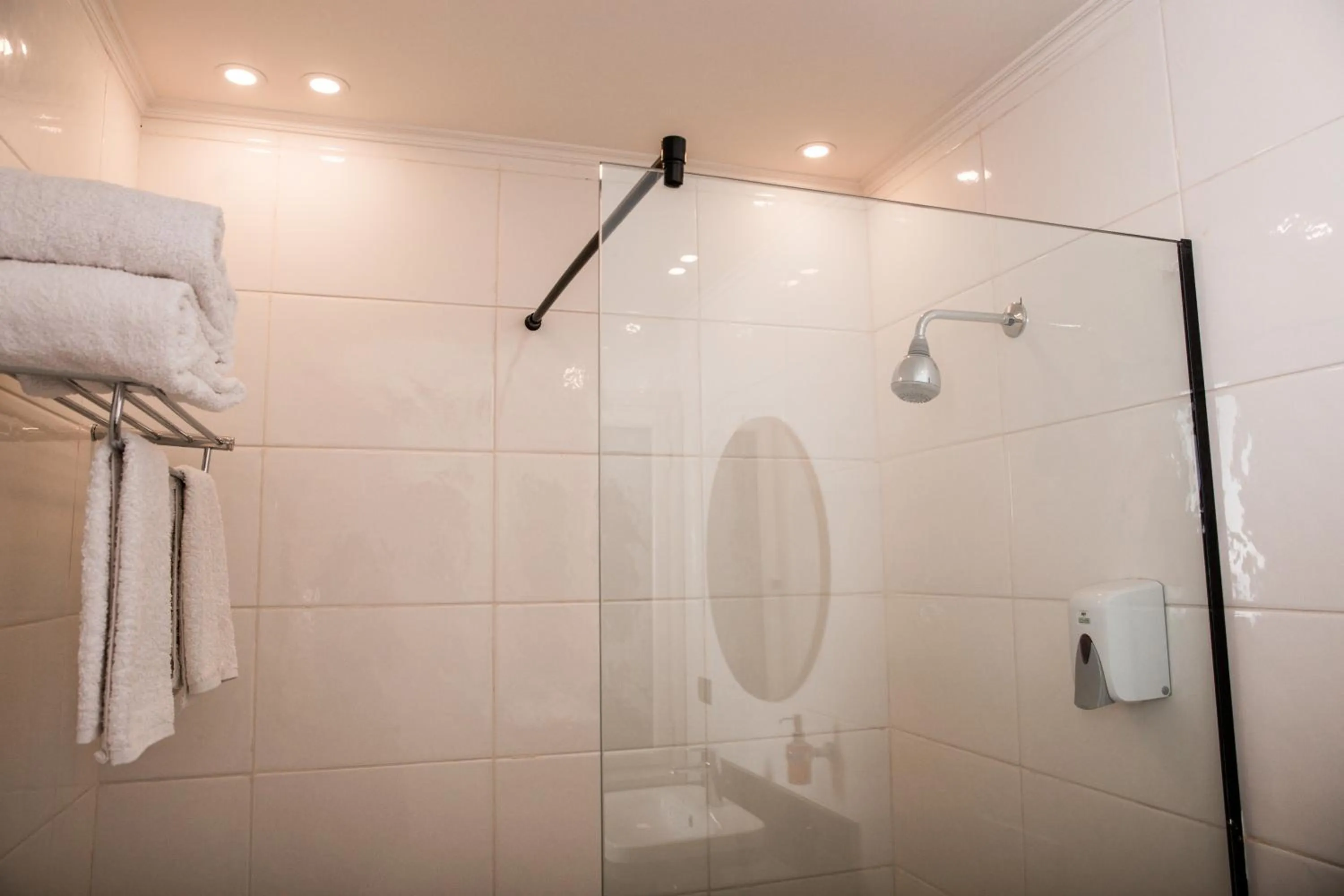 Bathroom in Redcon Suites