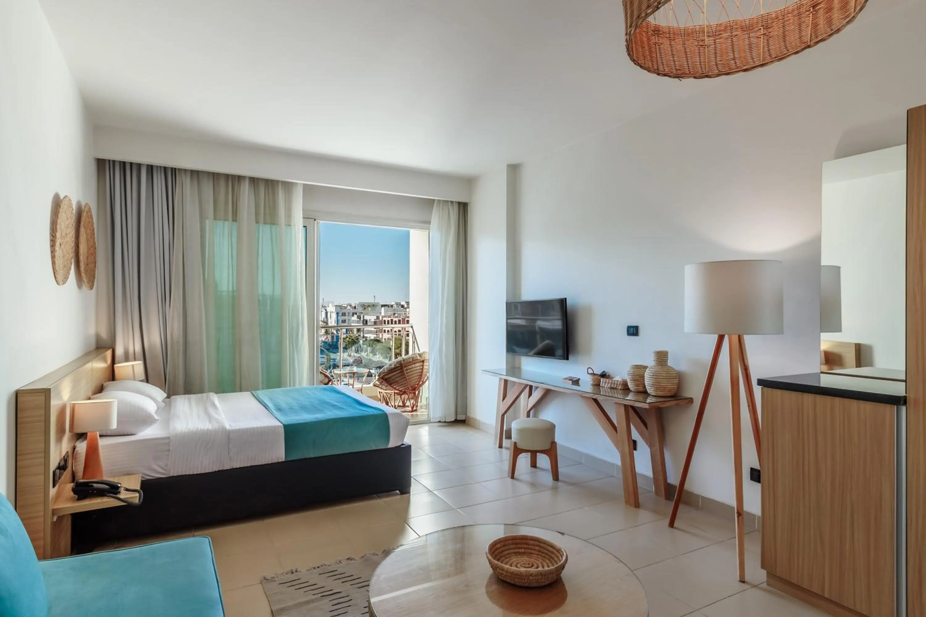 Living room, Bed in Redcon Suites