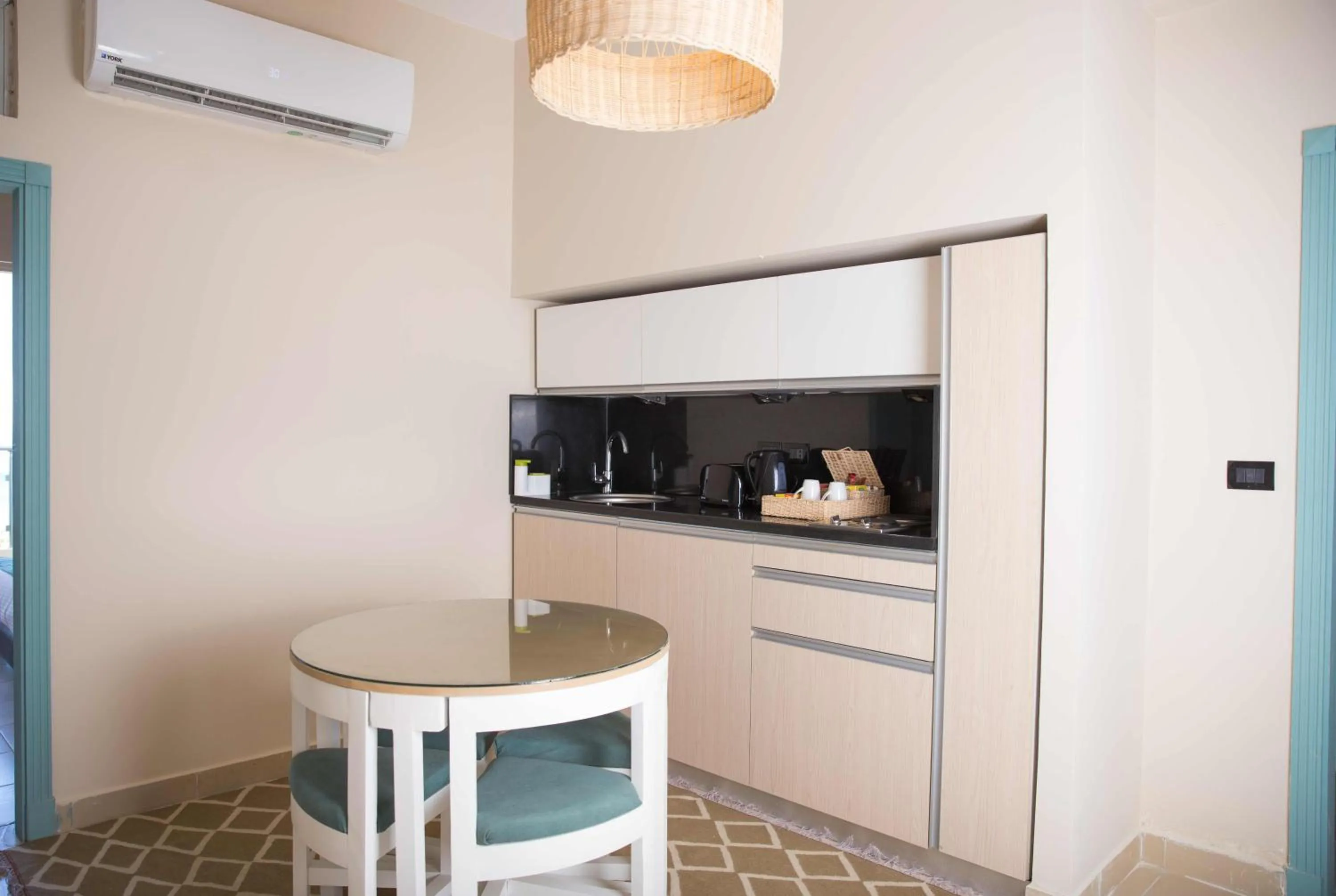 Kitchen or kitchenette in Redcon Suites