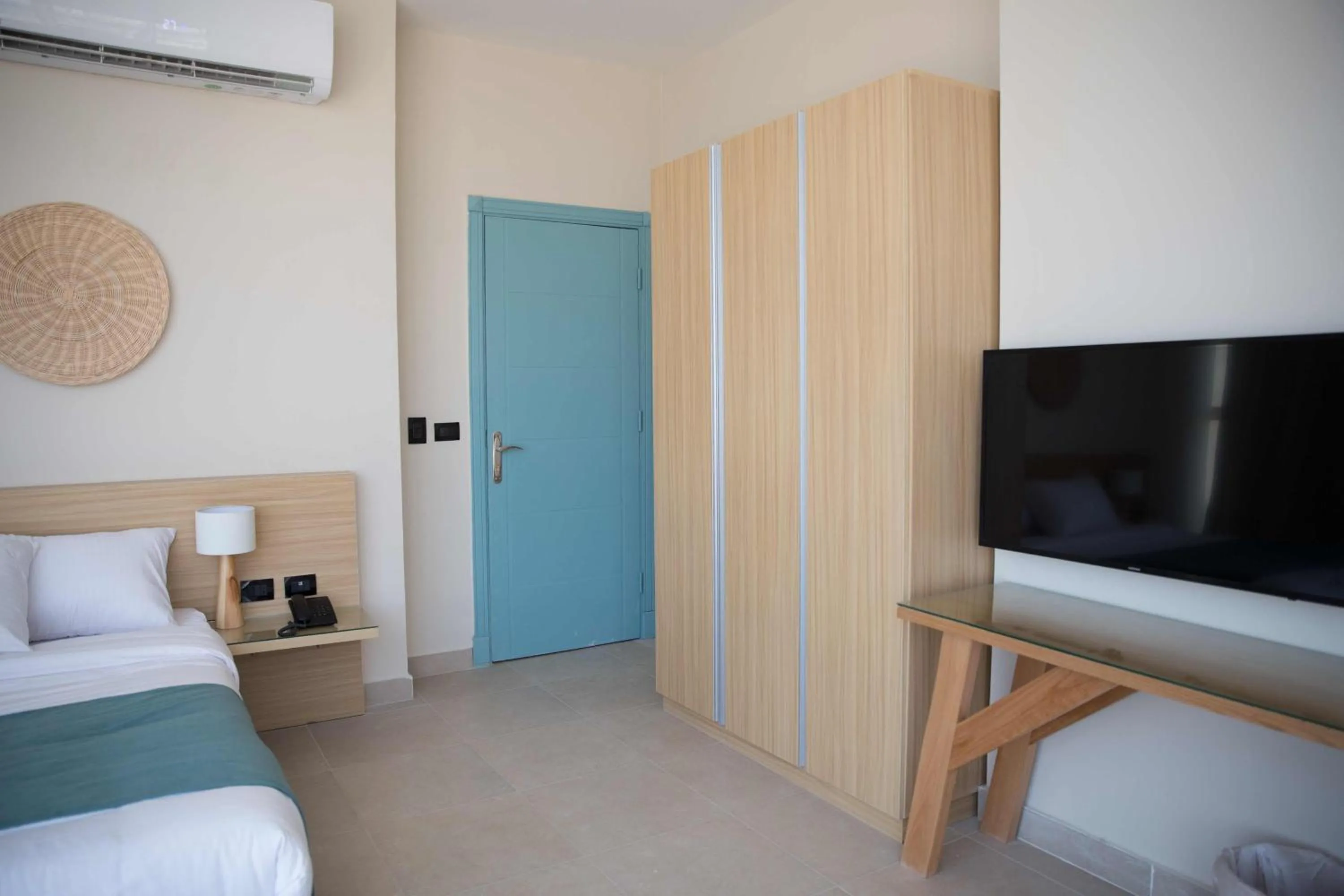 TV and multimedia, Bed in Redcon Suites