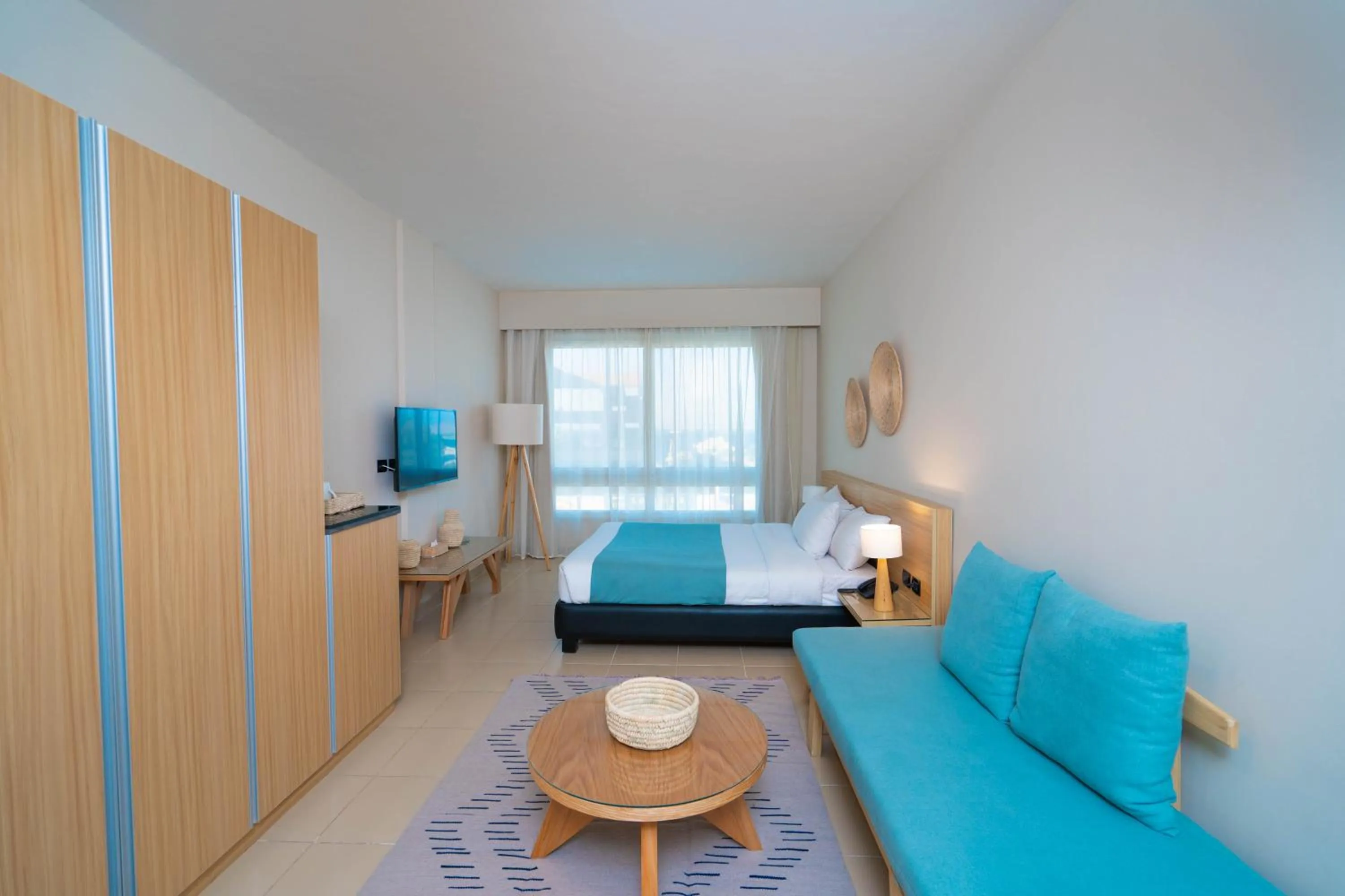 Coffee/tea facilities, Bed in Redcon Suites