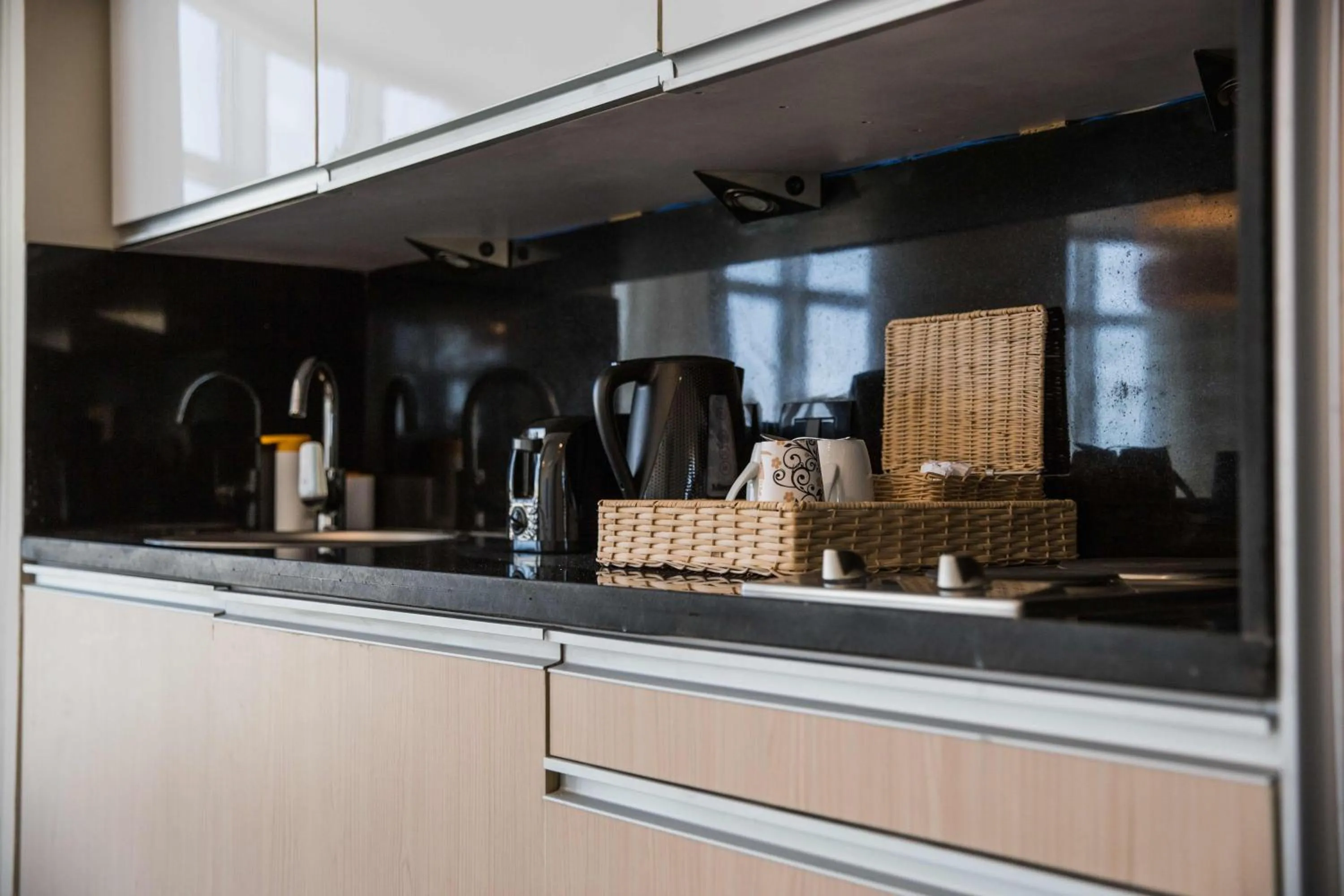 Coffee/tea facilities in Redcon Suites