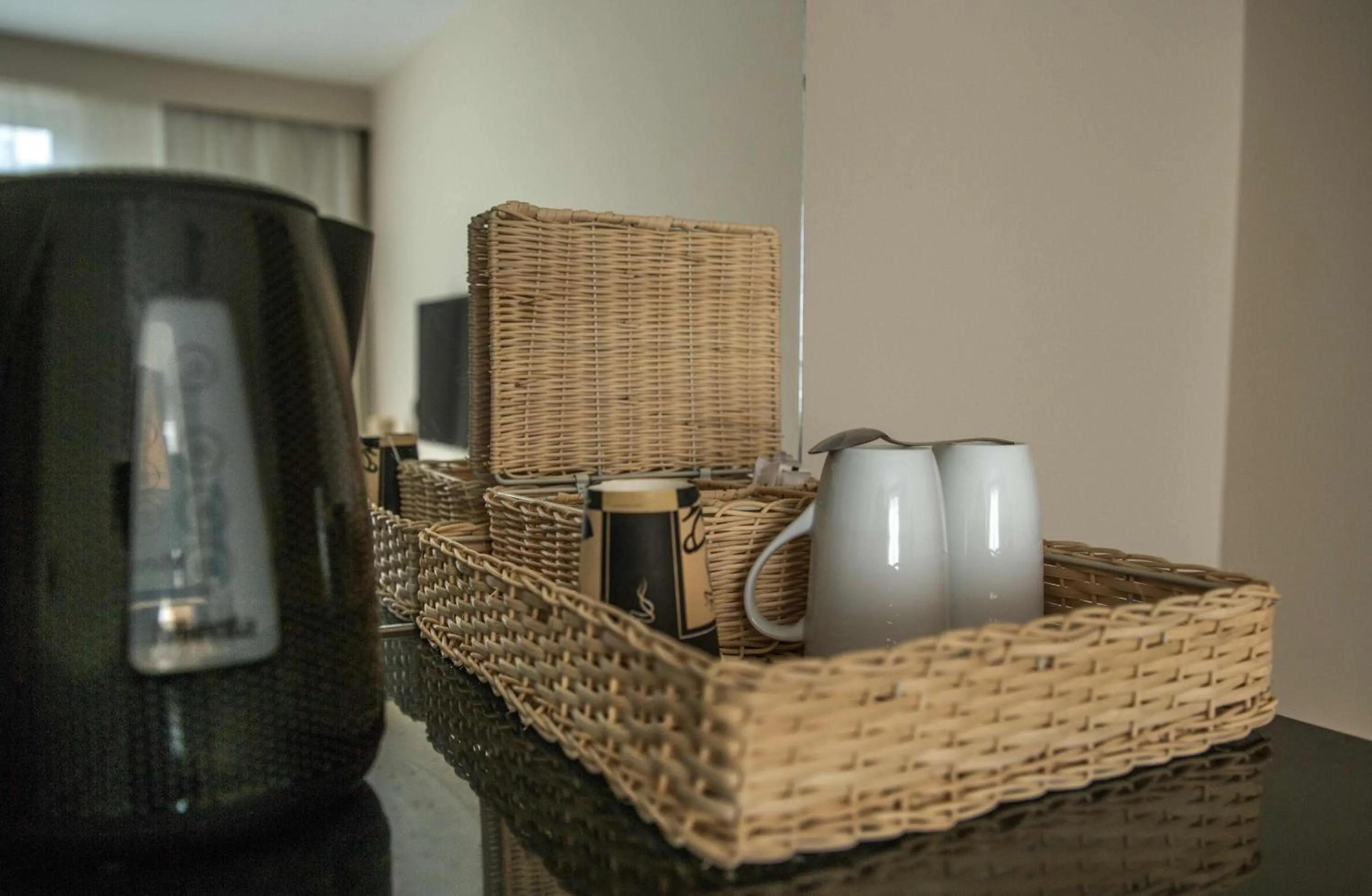 Coffee/tea facilities in Redcon Suites
