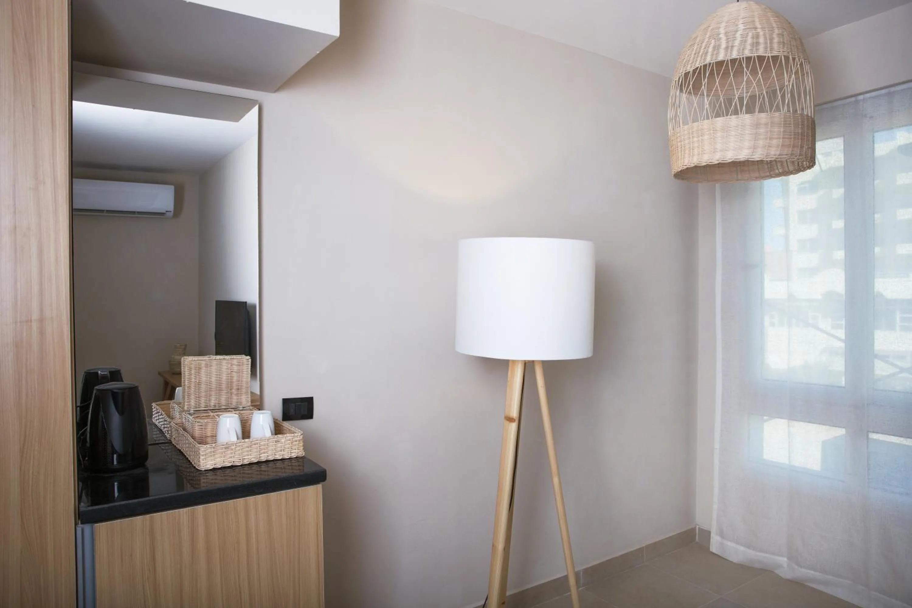 Coffee/tea facilities in Redcon Suites