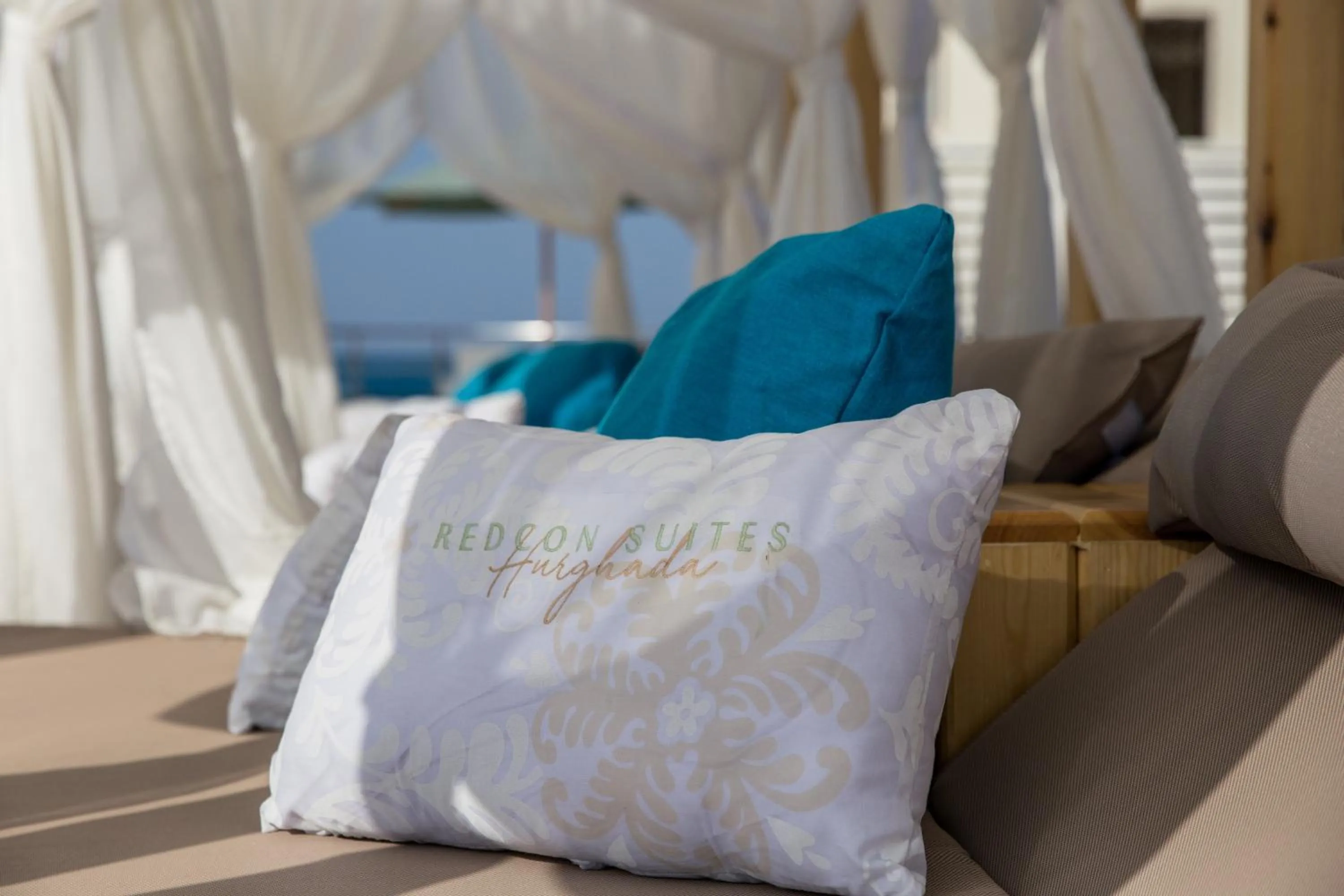 Seating area, Bed in Redcon Suites