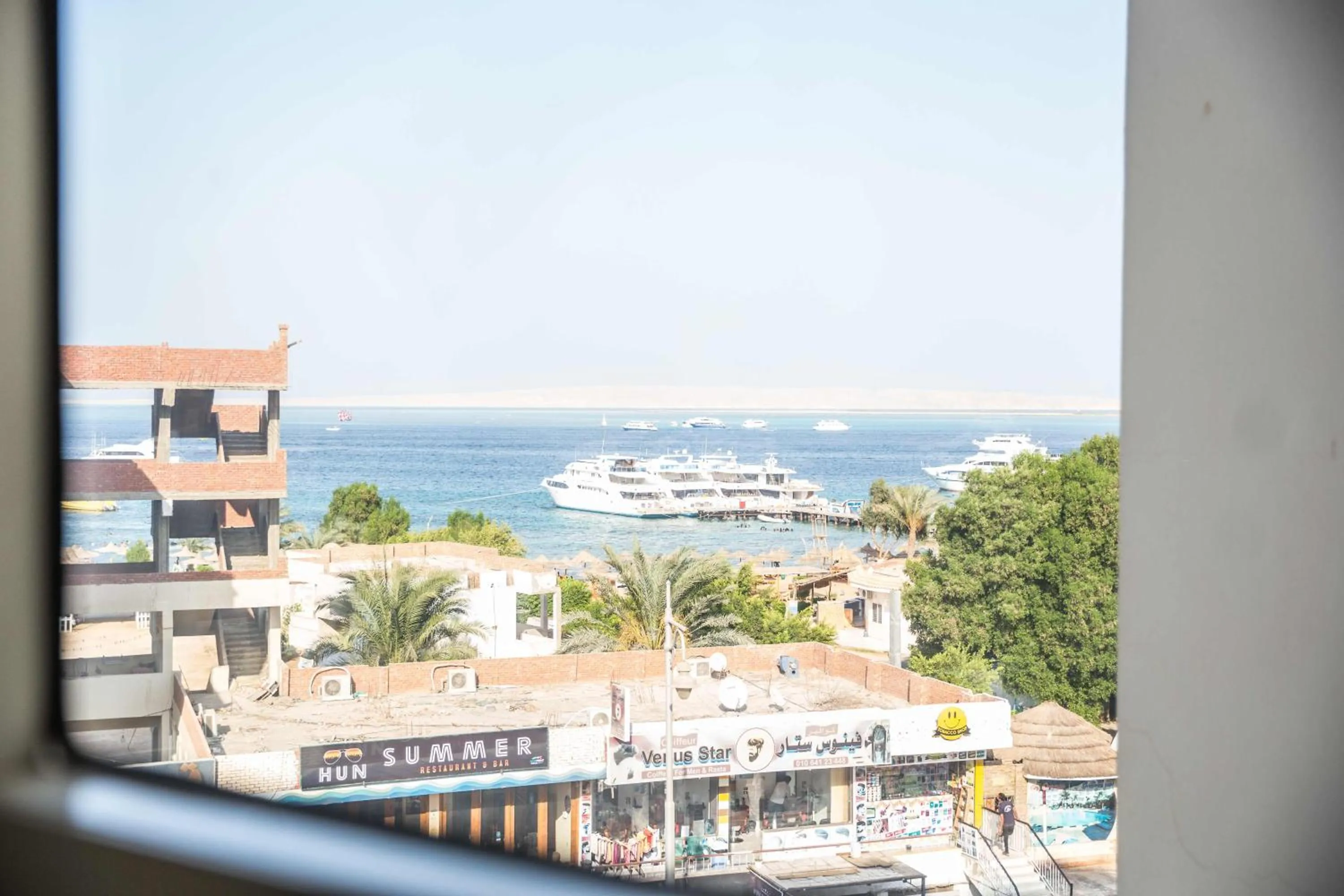Coffee/tea facilities in Redcon Suites