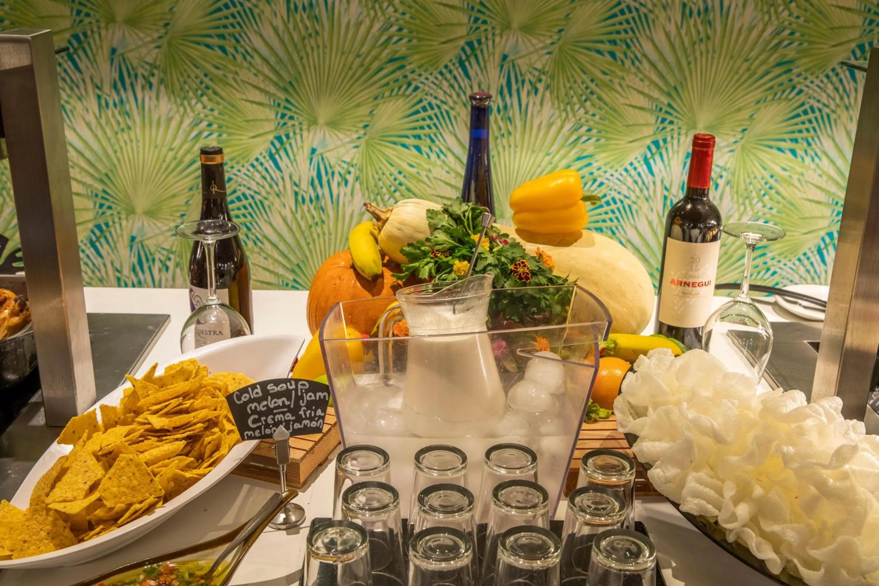 Restaurant/places to eat in Oasis Lanz Beach Mate