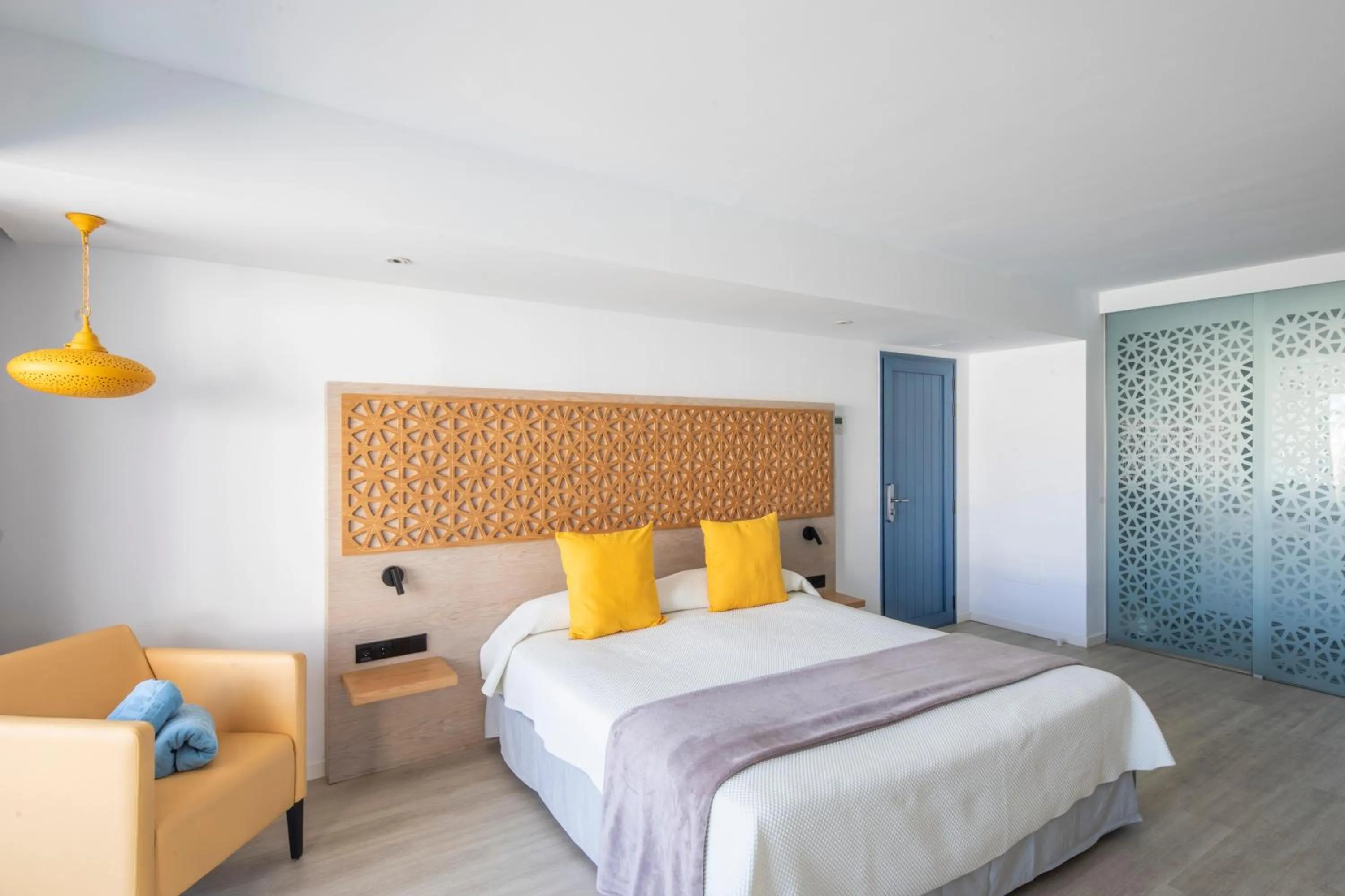 Photo of the whole room, Bed in Oasis Lanz Beach Mate