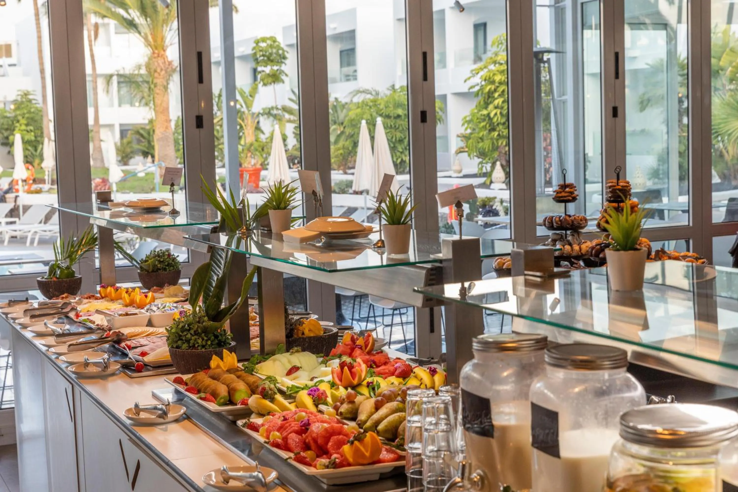 Restaurant/places to eat in Oasis Lanz Beach Mate