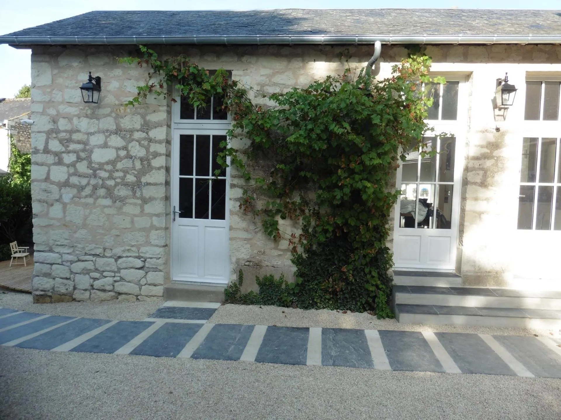 Facade/entrance in En Rou Libre