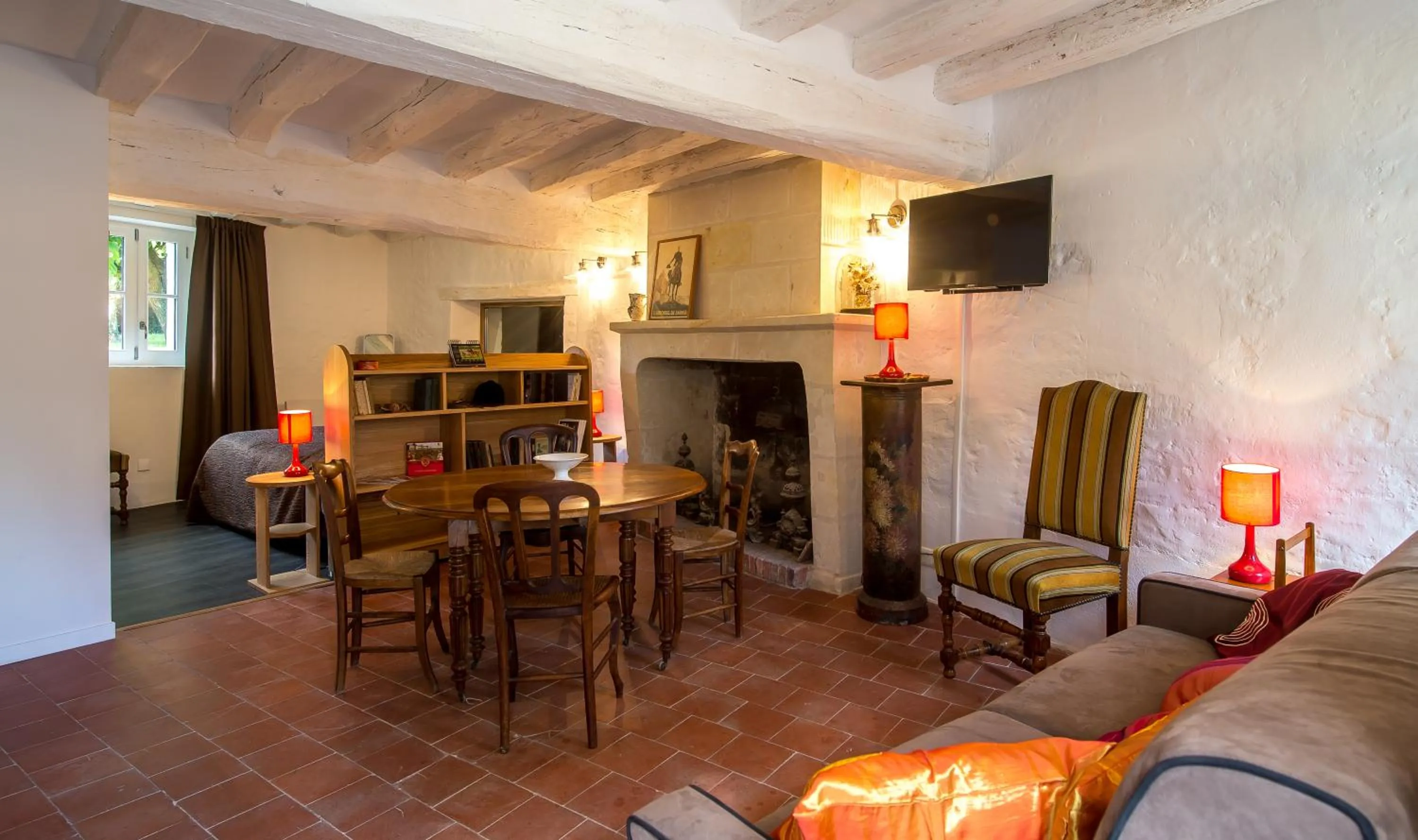 Seating area in En Rou Libre