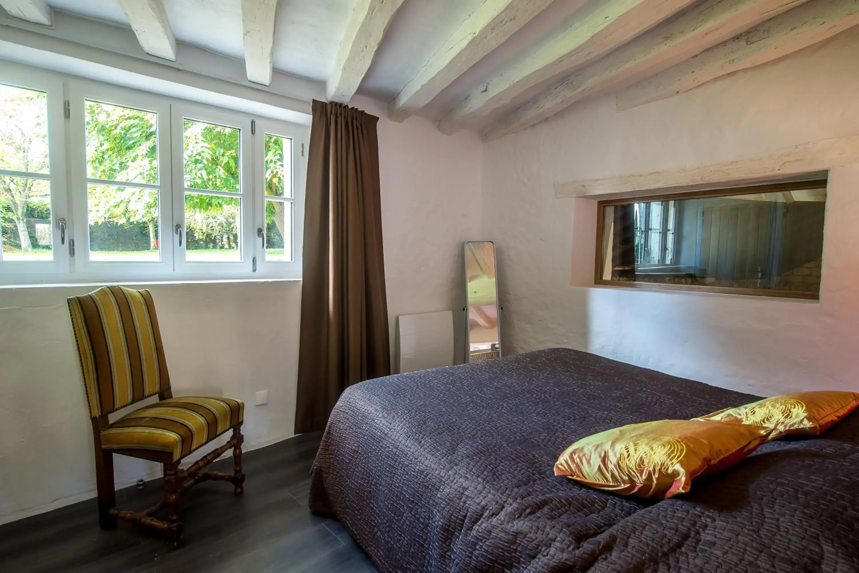 Photo of the whole room, Bed in En Rou Libre Photo of the whole room, Bed in En Rou Libre