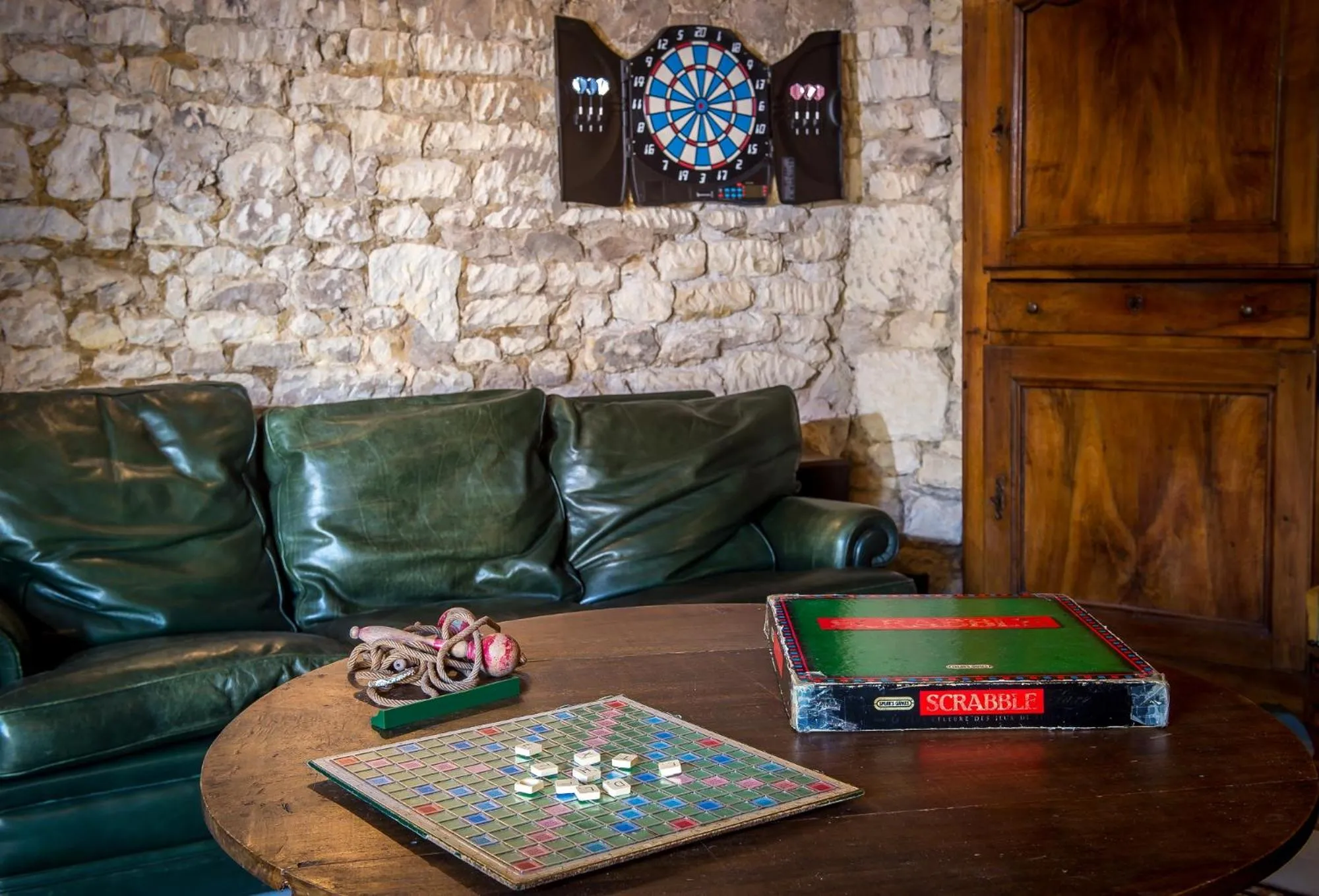 Communal lounge/ TV room in En Rou Libre