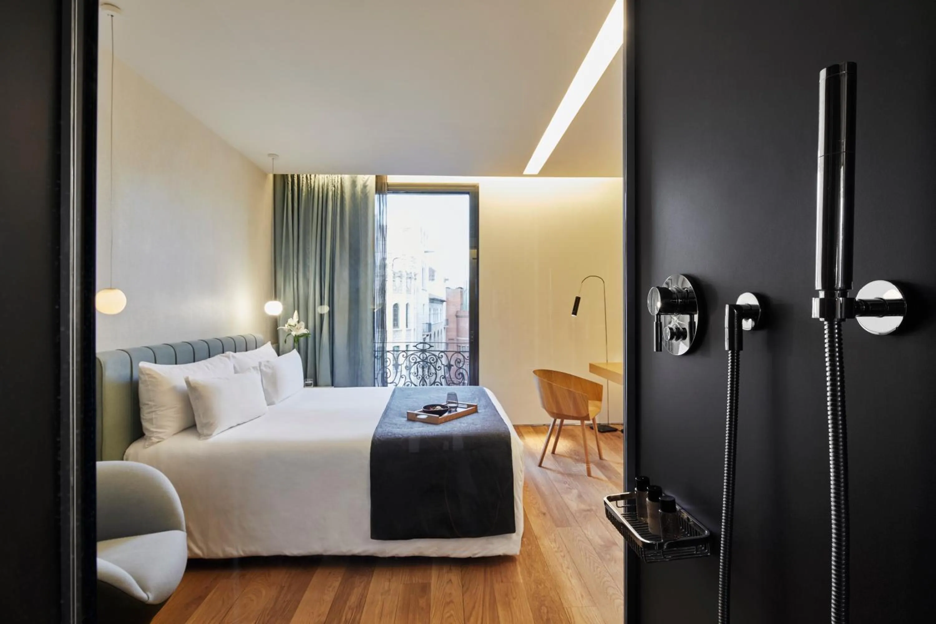 Bathroom, Bed in Ohla Barcelona
