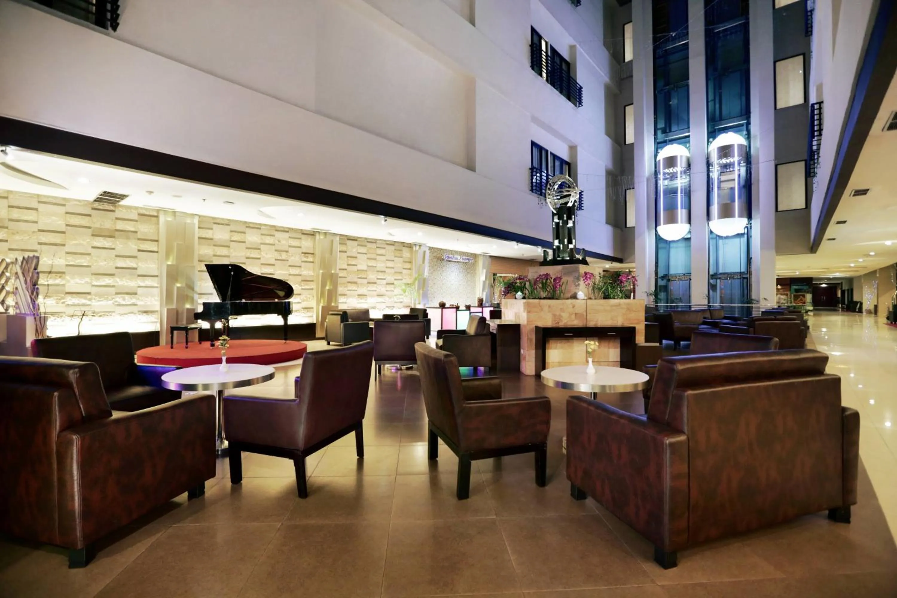 Lounge or bar in Aston Pontianak Hotel and Convention Center
