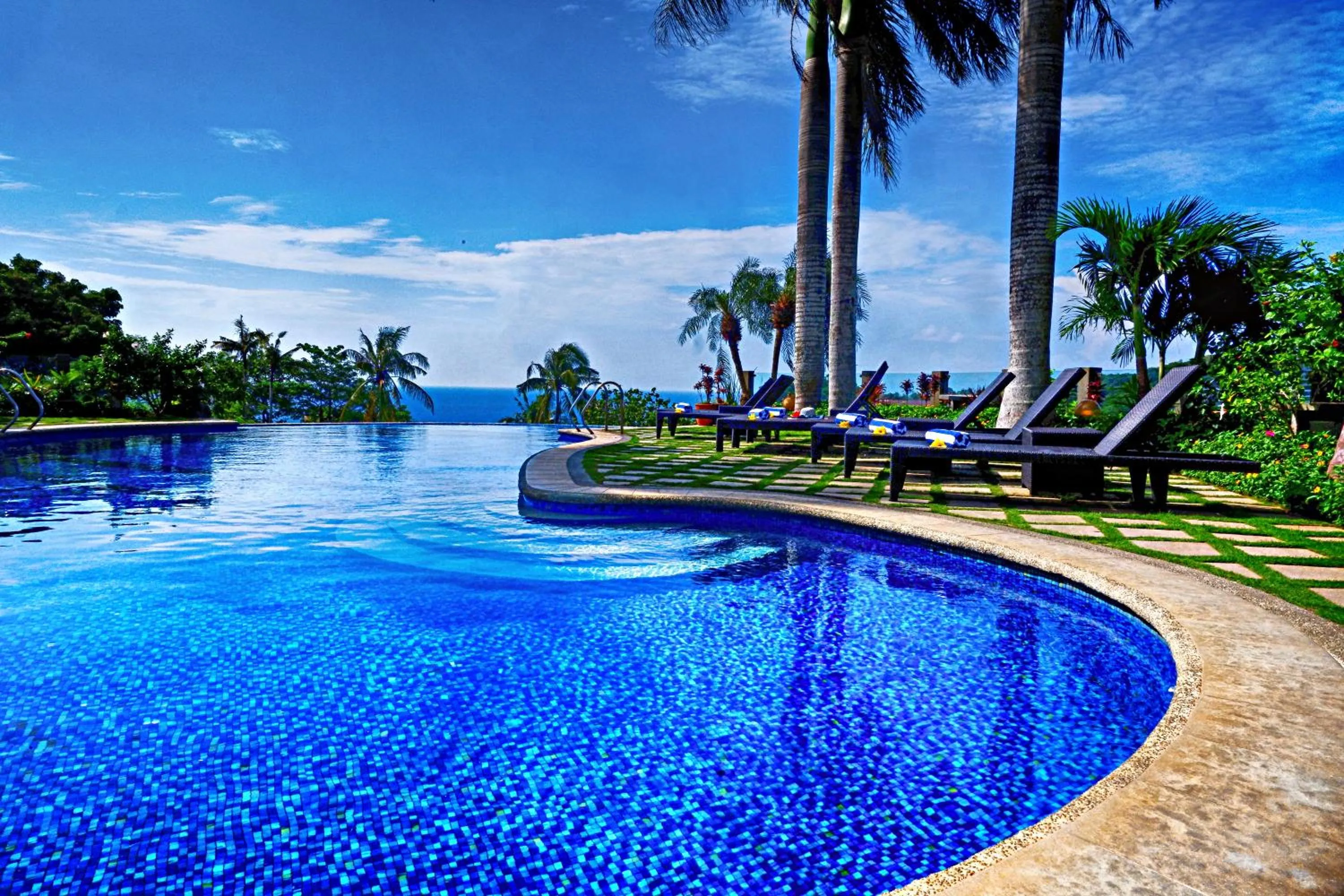 Swimming pool in Hotel Soffia
