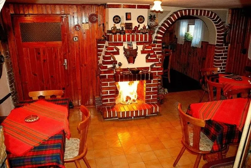 Restaurant/places to eat in Mavrikova Kushta