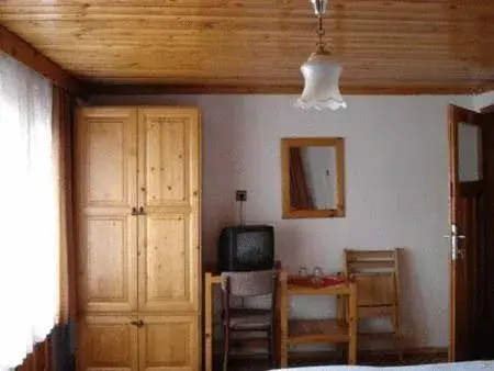 Triple Room in Mavrikova Kushta Triple Room in Mavrikova Kushta