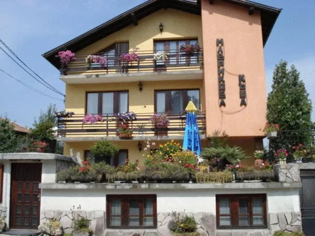 Facade/entrance in Mavrikova Kushta