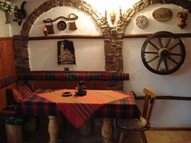 Restaurant/places to eat in Mavrikova Kushta