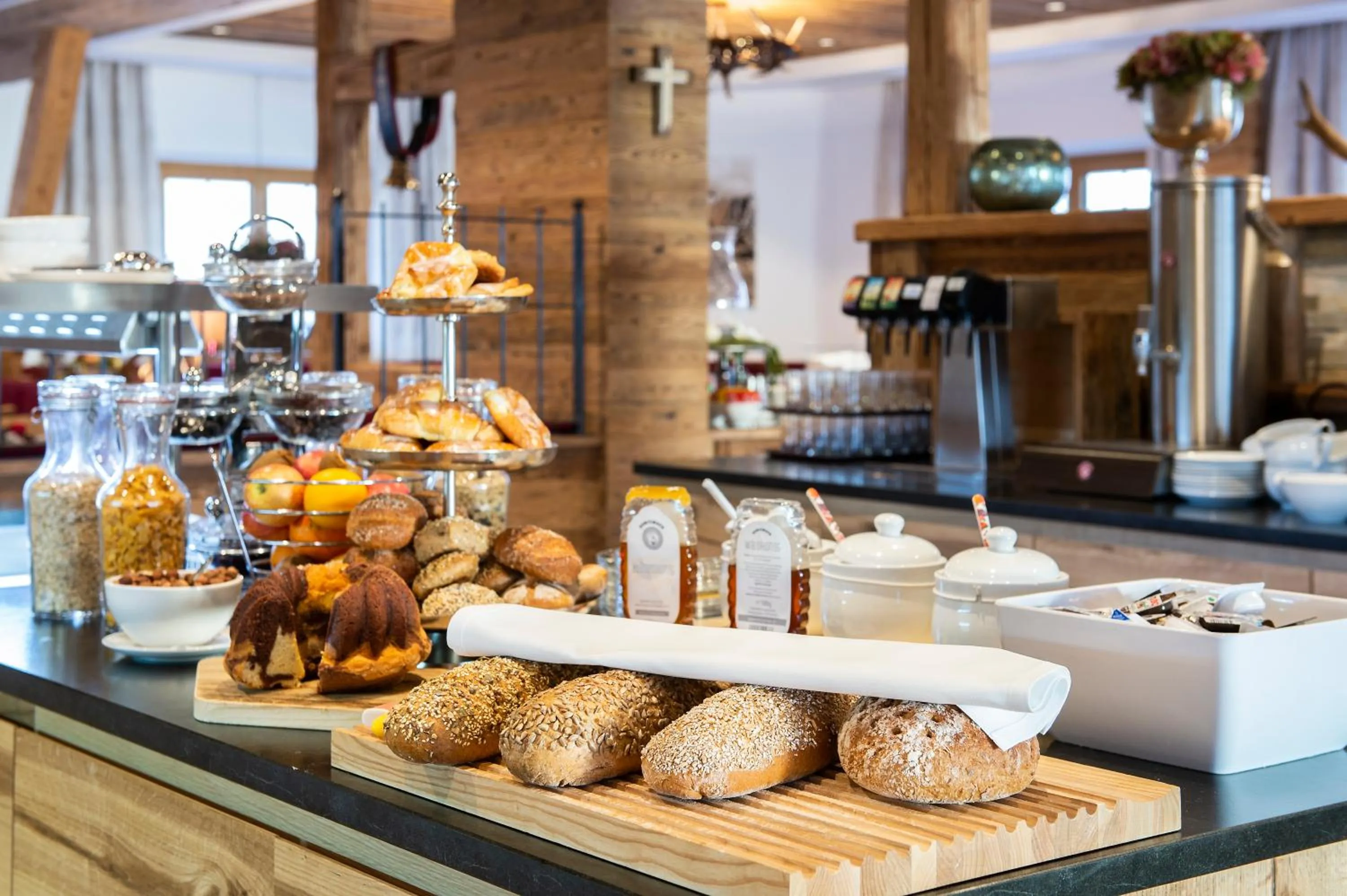 Buffet breakfast in Hotel Sendlhof
