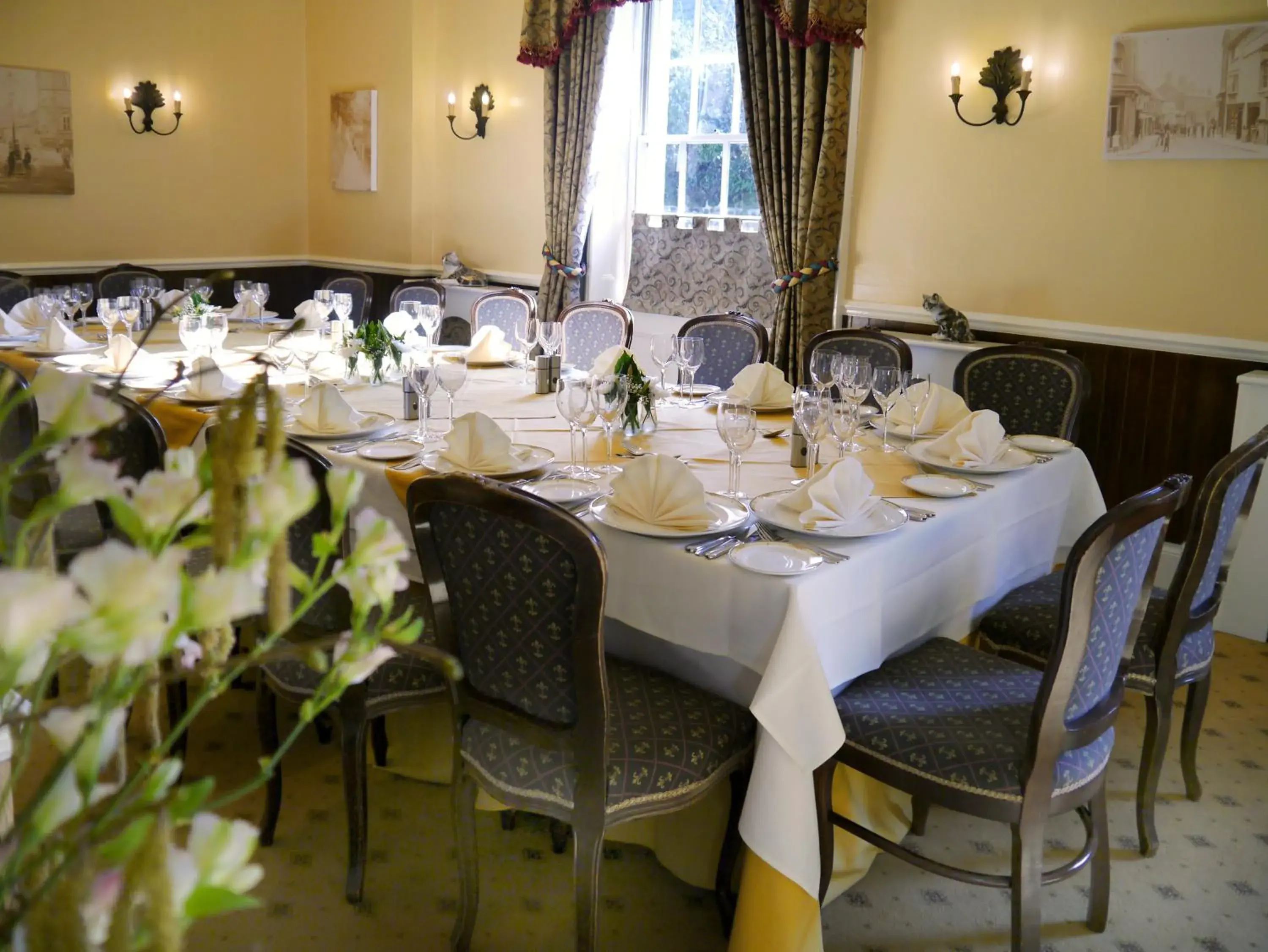 La Fleur De Lys La Fleur De Lys