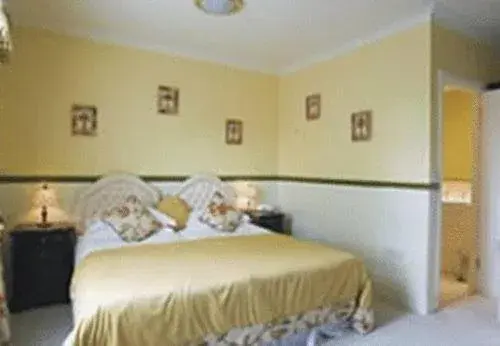 Bed in La Fleur De Lys Bed in La Fleur De Lys