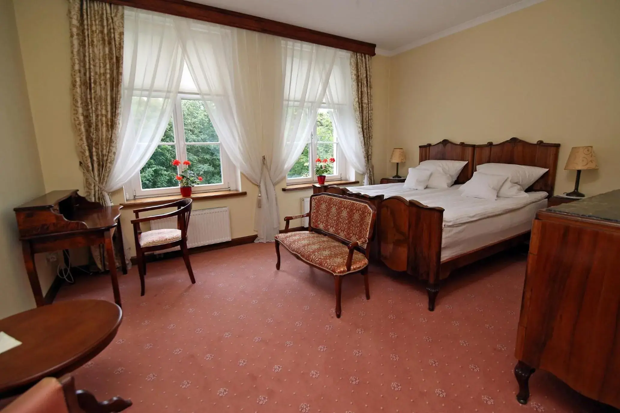 Deluxe Double Room in Dwór Bieland Deluxe Double Room in Dwór Bieland