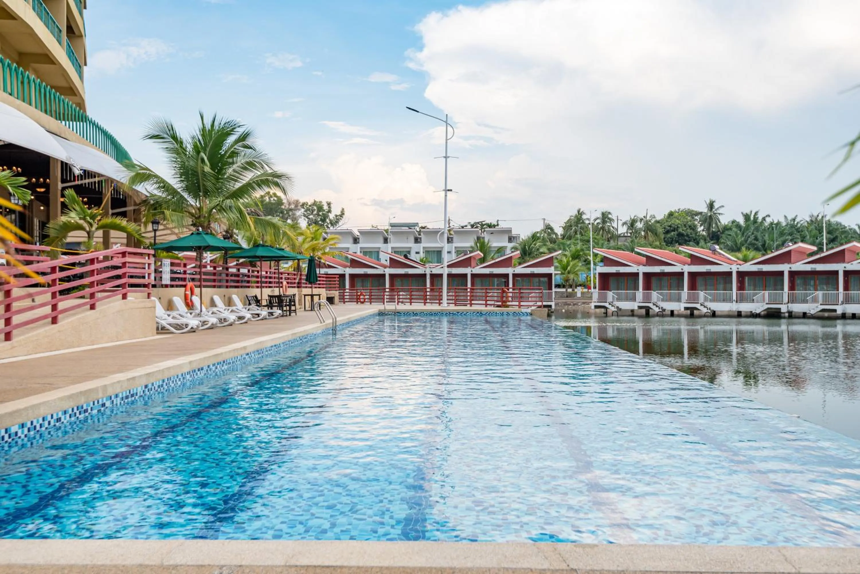 Swimming pool in Tasik Villa International Resort