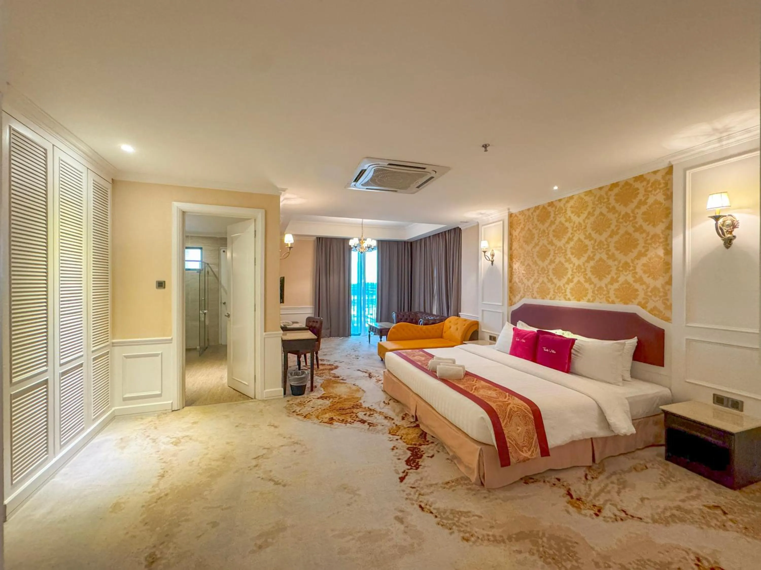 Bed in Tasik Villa International Resort