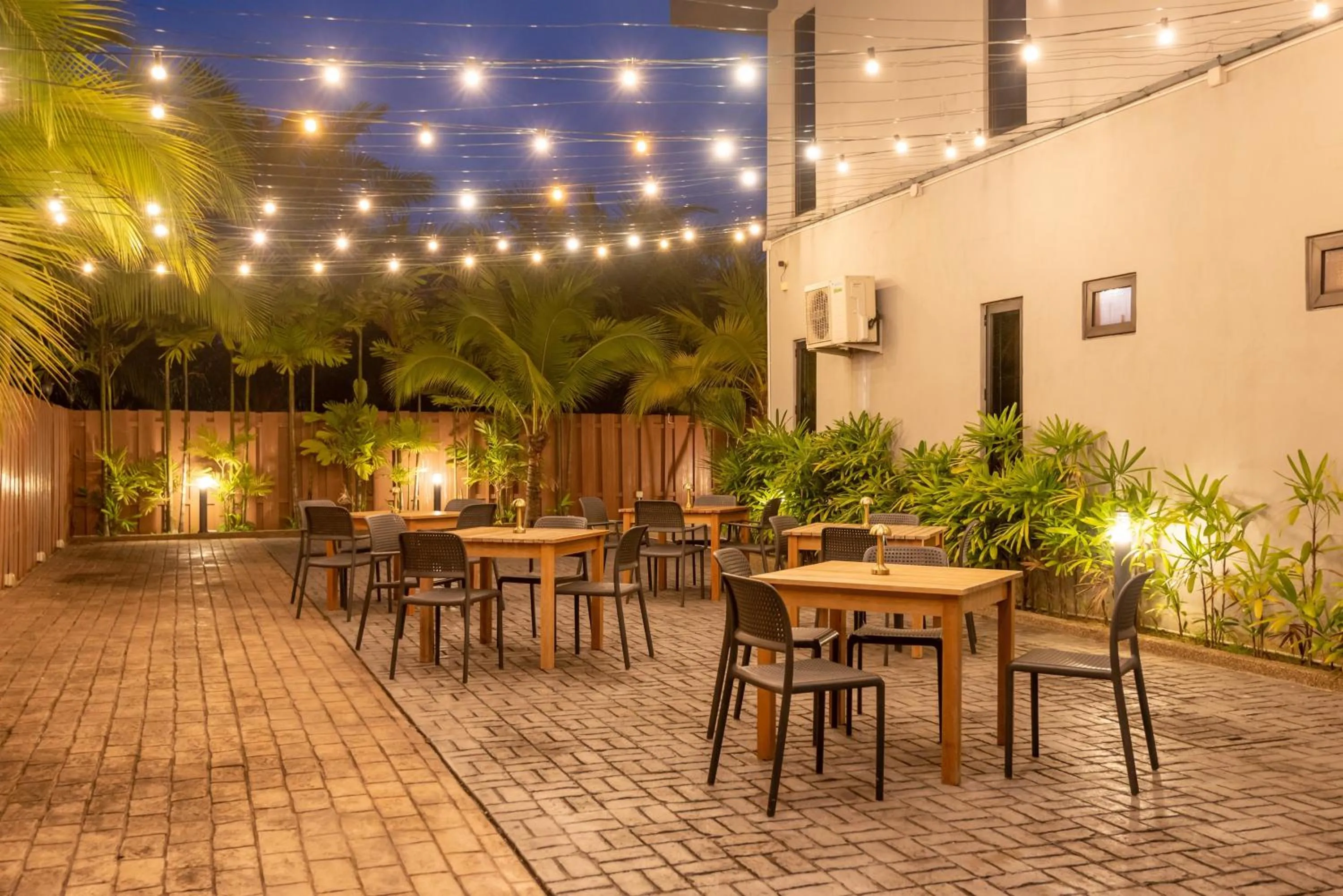 Restaurant/places to eat in Tasik Villa International Resort