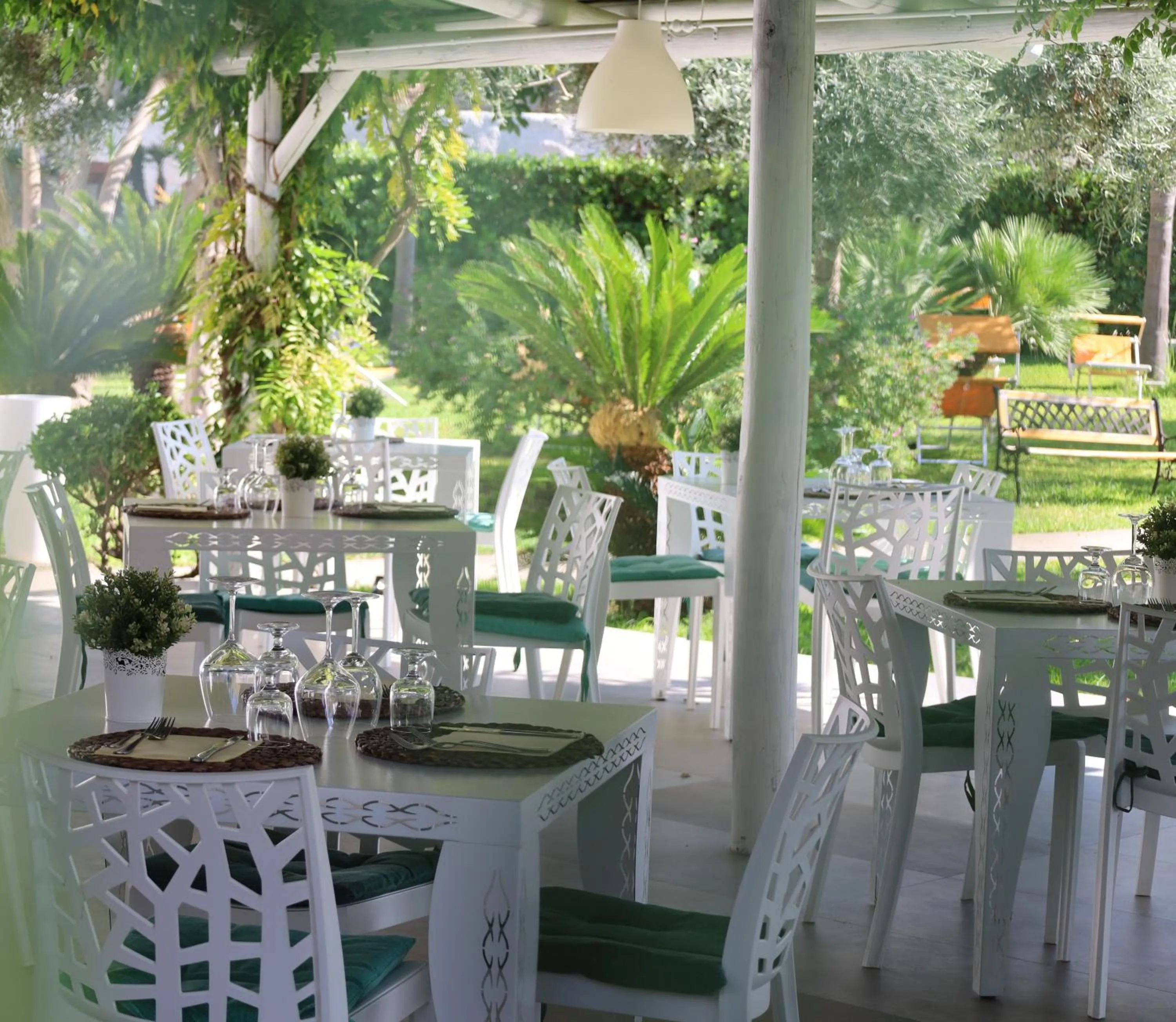 Restaurant/places to eat in Hotel Park Victoria