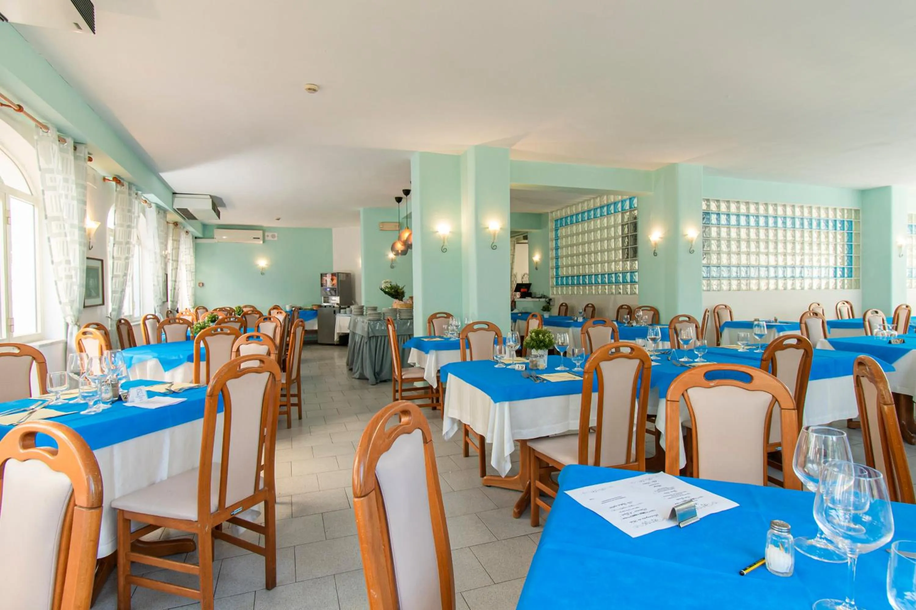 Restaurant/places to eat in Hotel Park Victoria