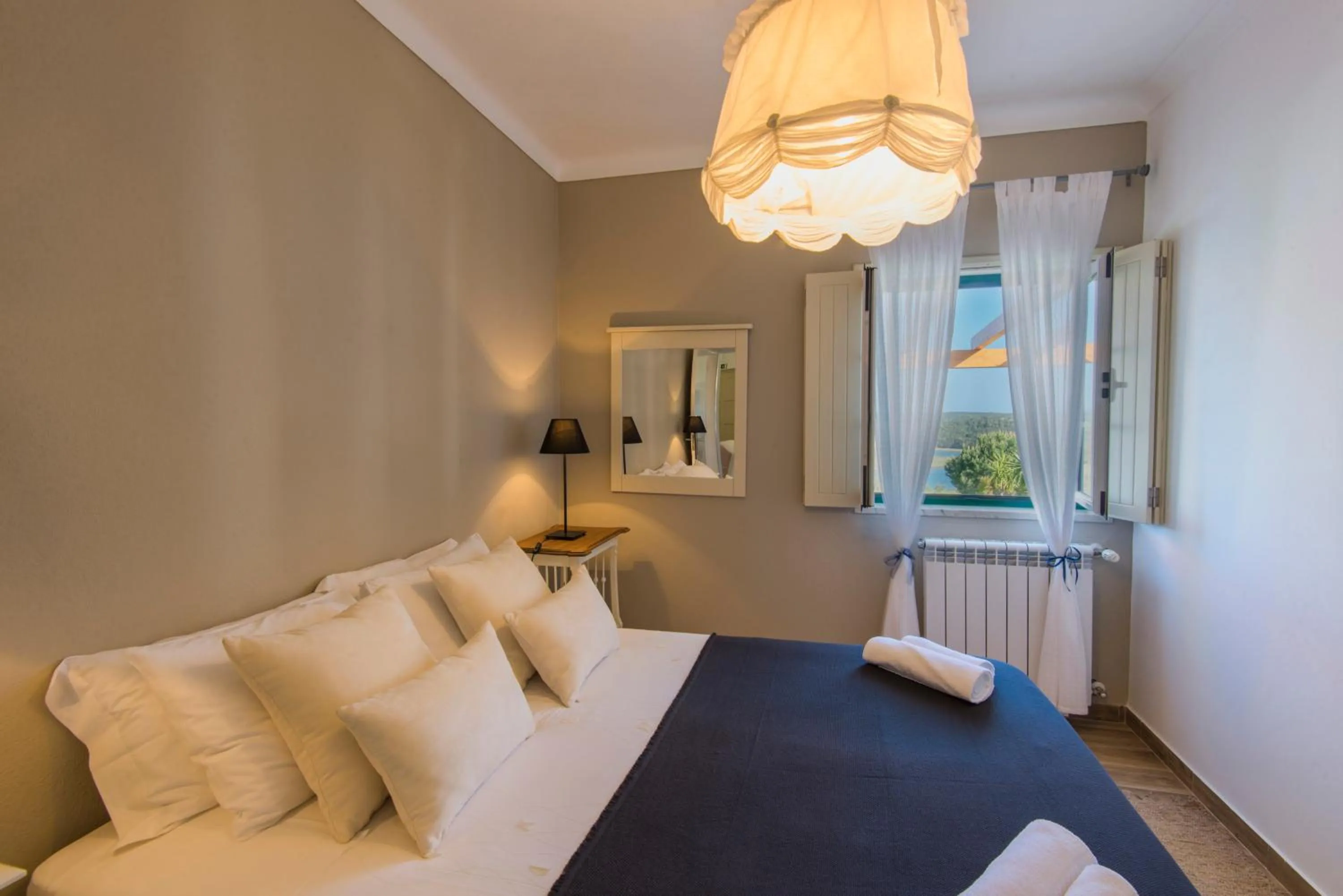 Photo of the whole room, Bed in Monte Do Zambujeiro