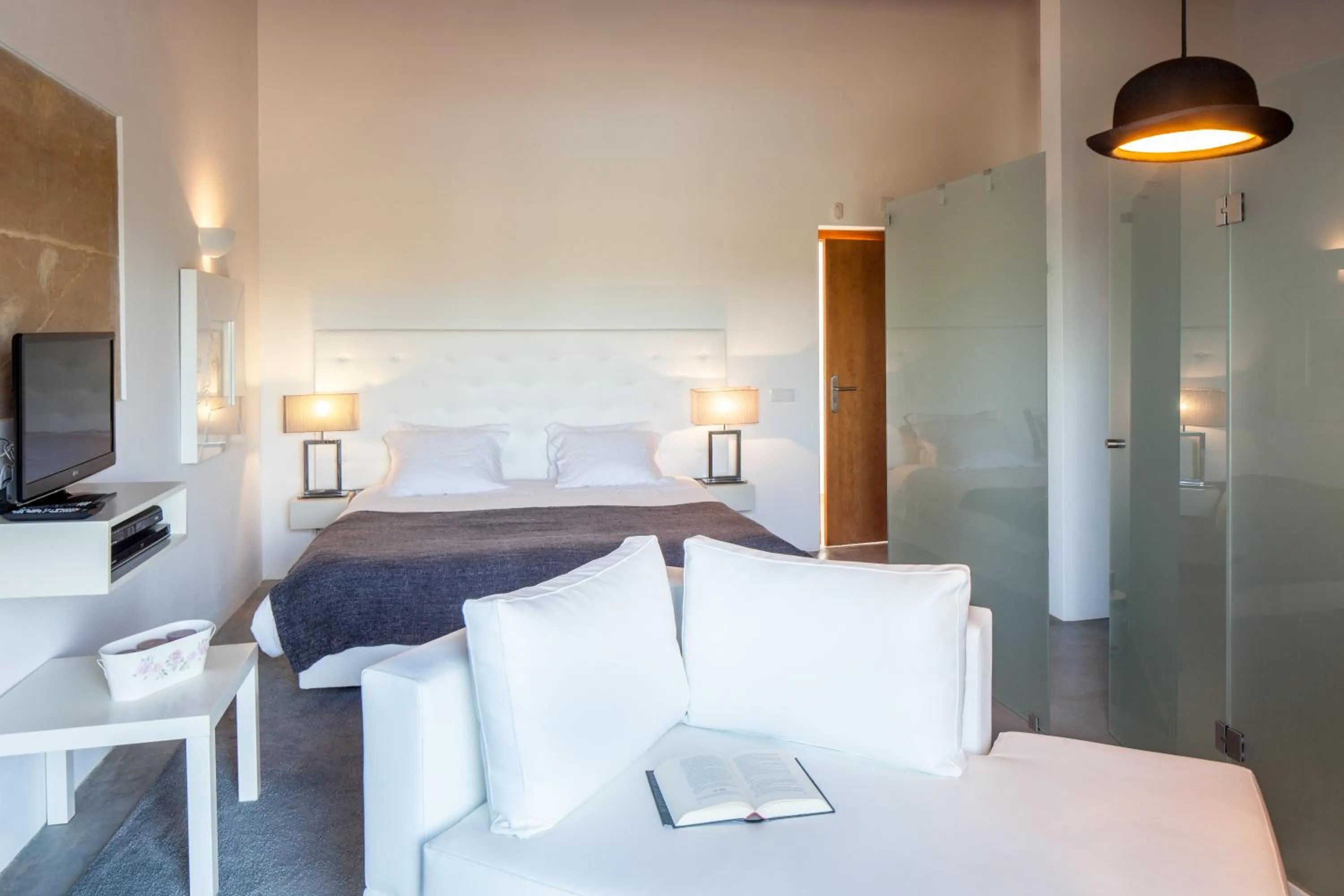 Photo of the whole room, Bed in Monte Do Zambujeiro