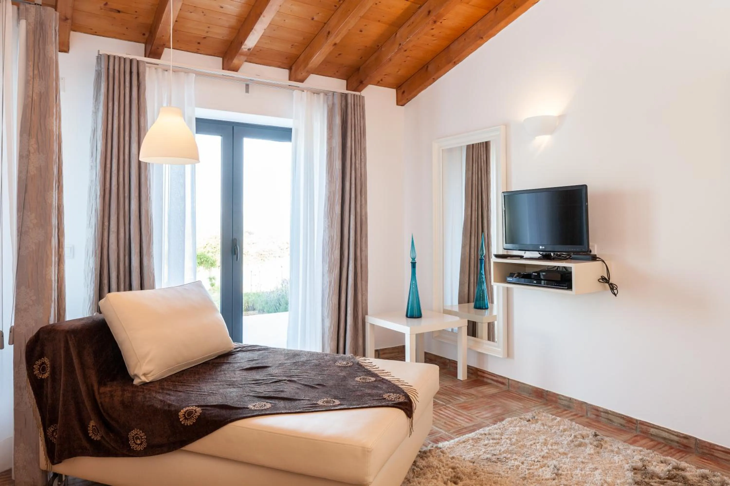 Photo of the whole room in Monte Do Zambujeiro