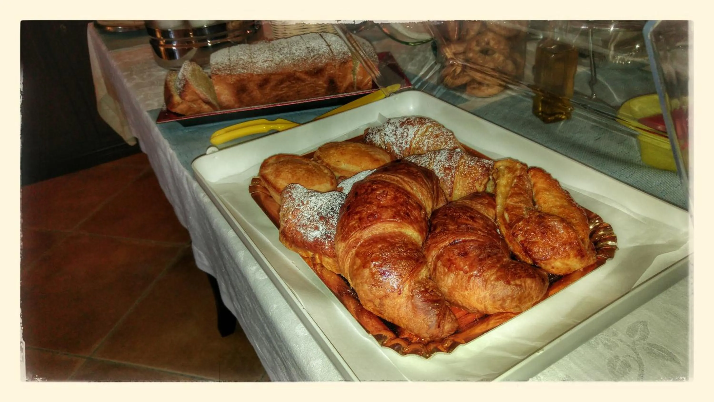 Buffet breakfast in Villa Papaleo B&B