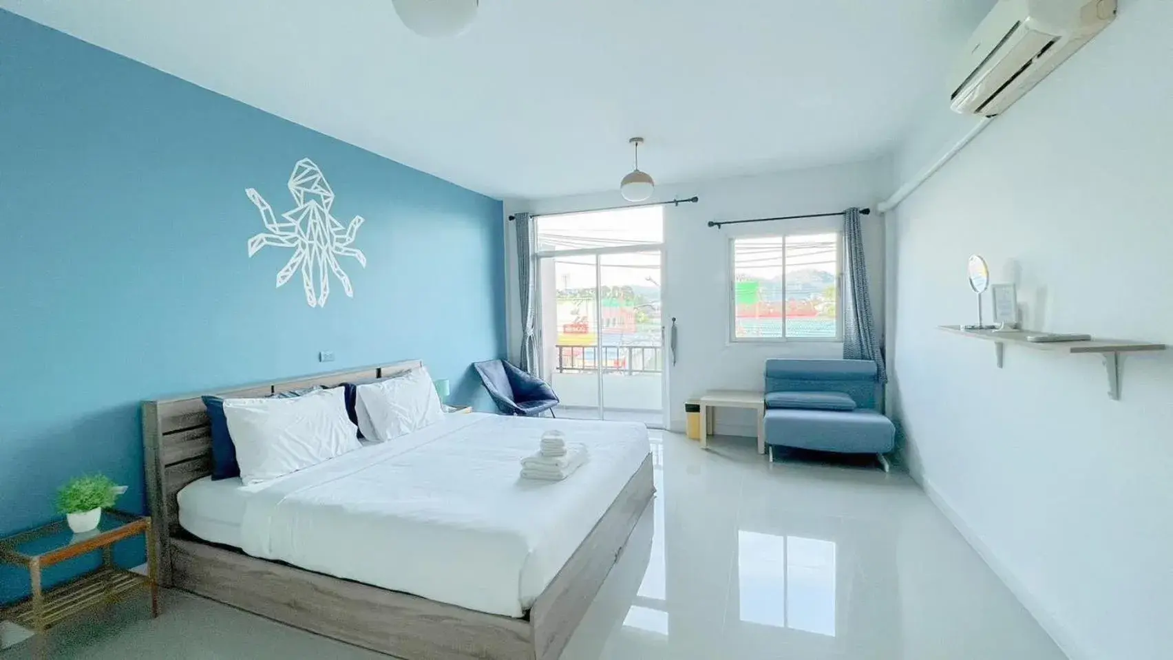 Double Room with Shared Bathroom in Turtle Rooms Double Room with Shared Bathroom in Turtle Rooms