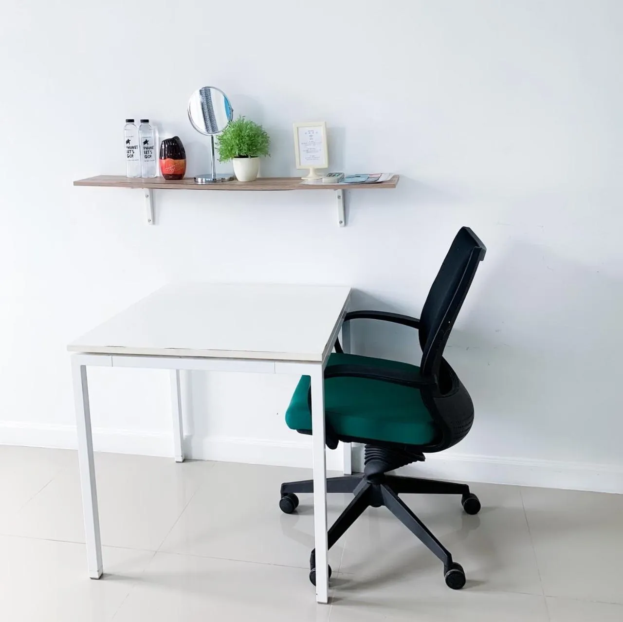 Seating area in Turtle Rooms