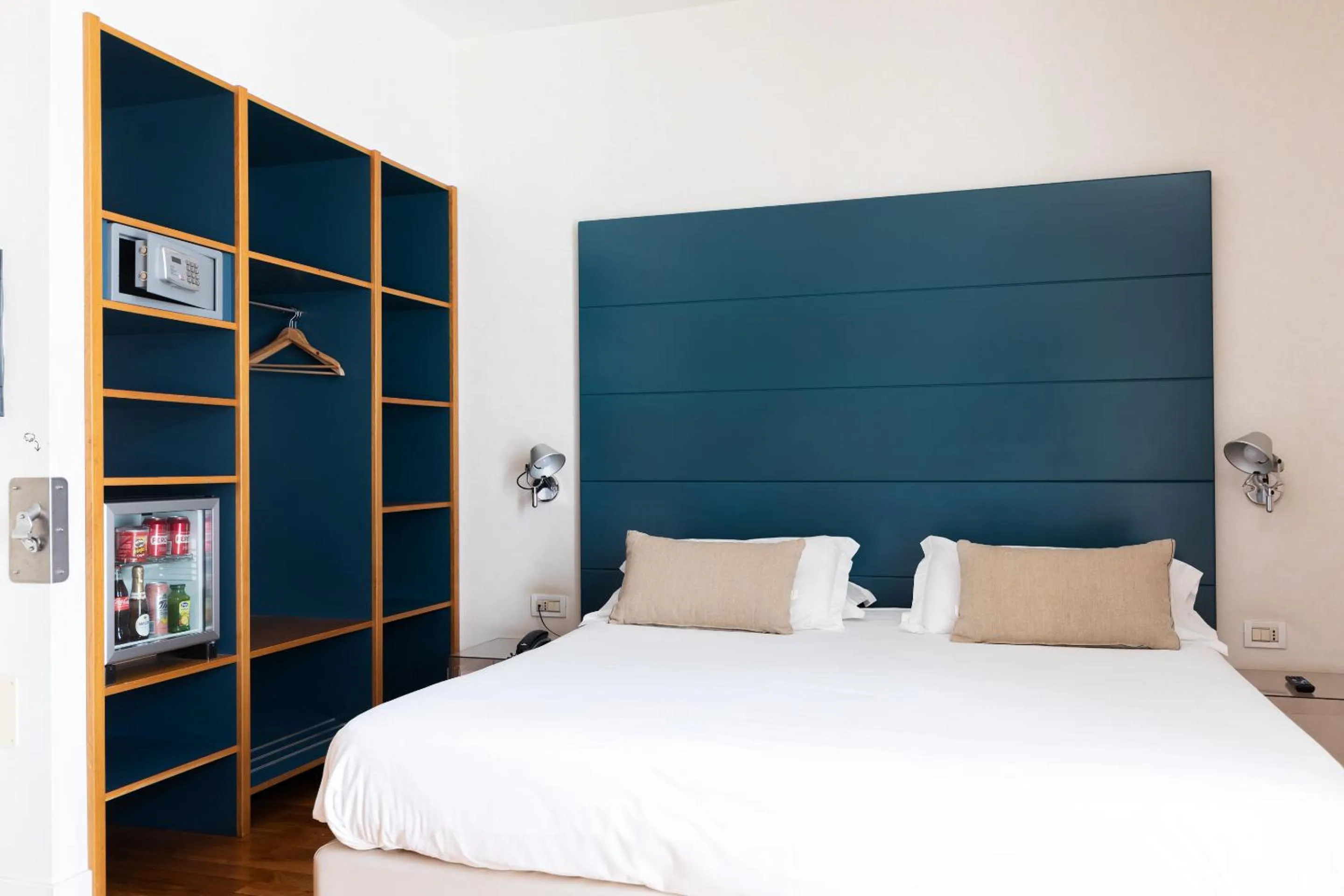 Bedroom, Bed in Hotel Piazza Bellini & Apartments