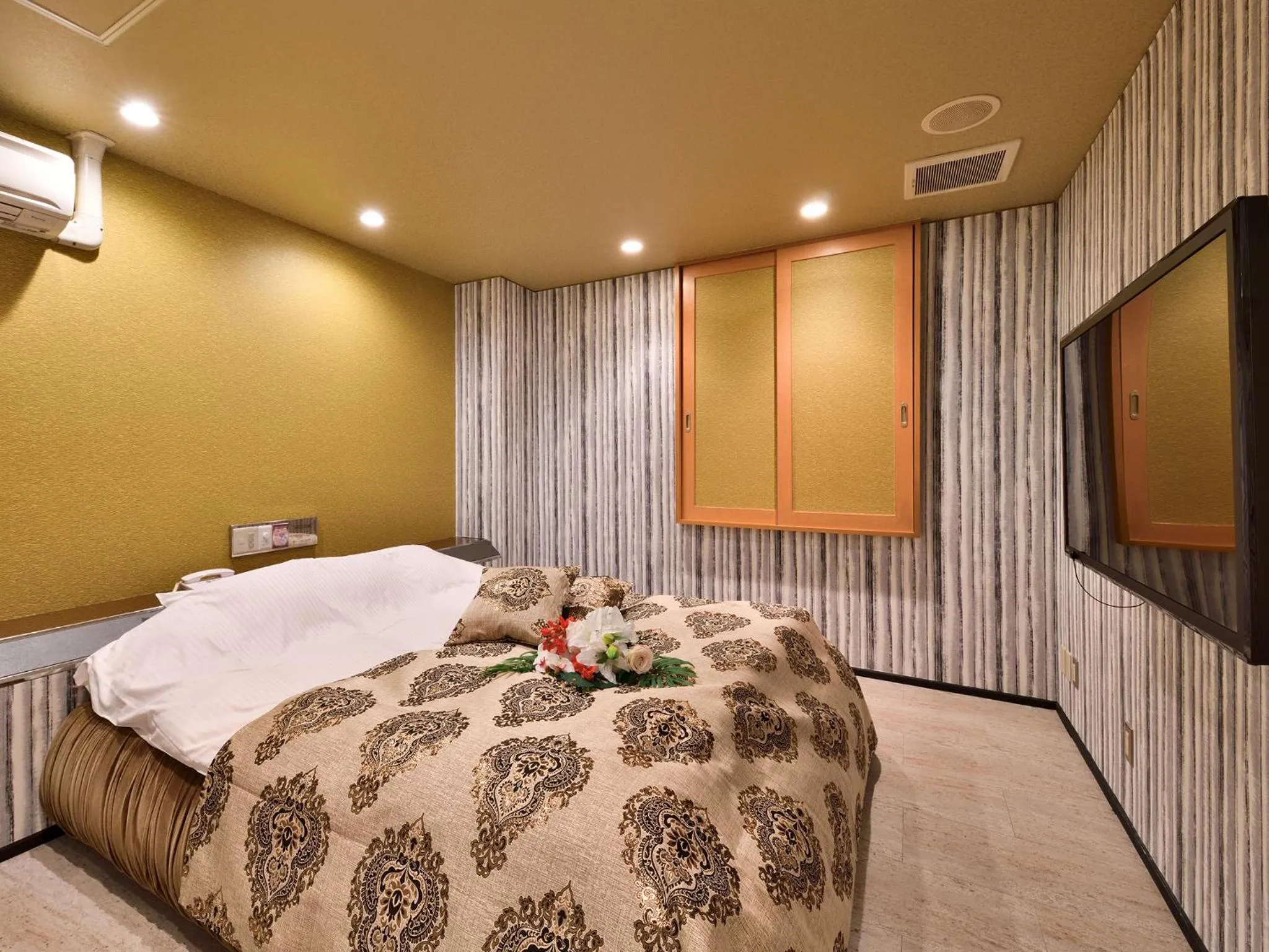 Photo of the whole room, Bed in Restay DEE (Adult Only)