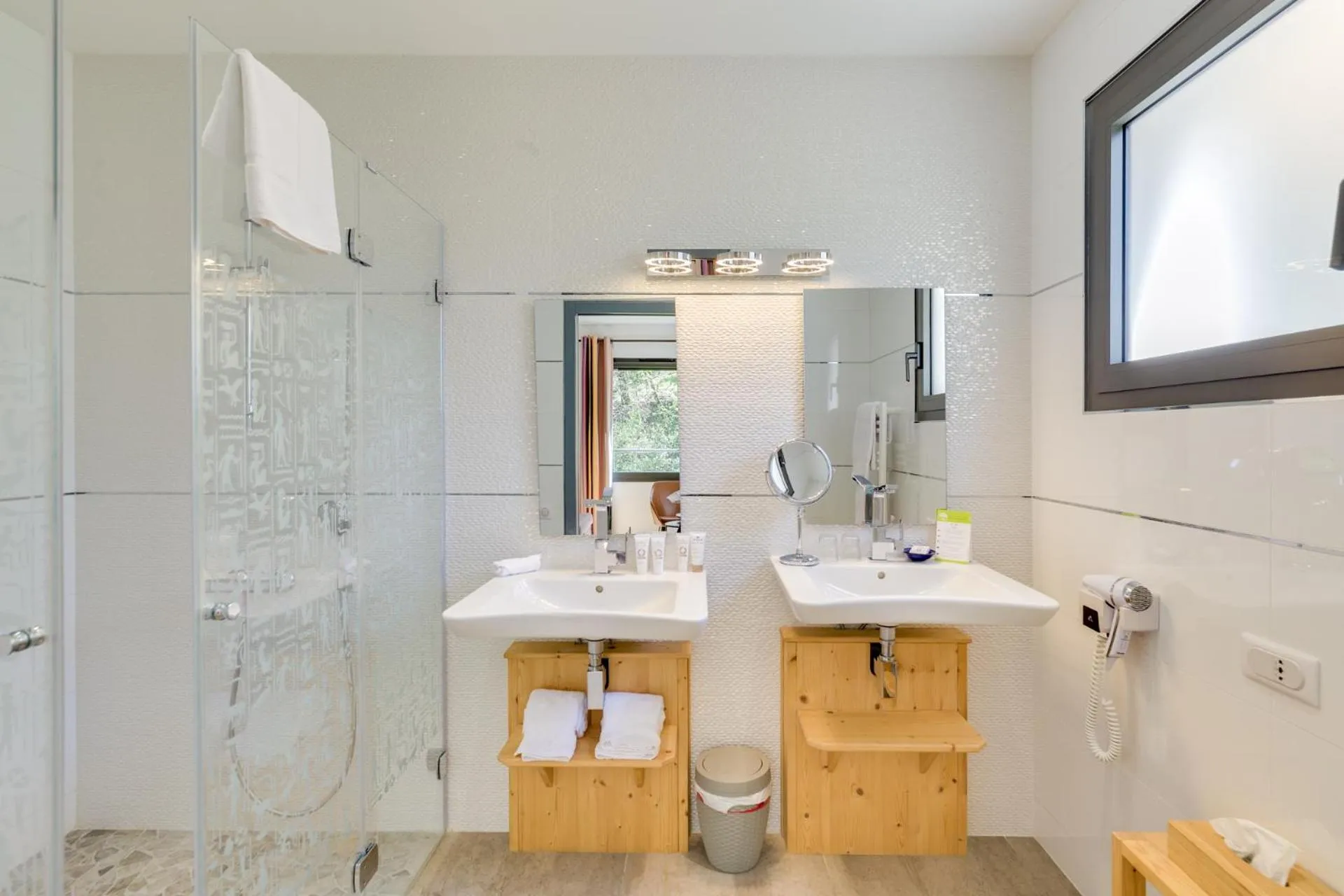 Shower in La Cachette