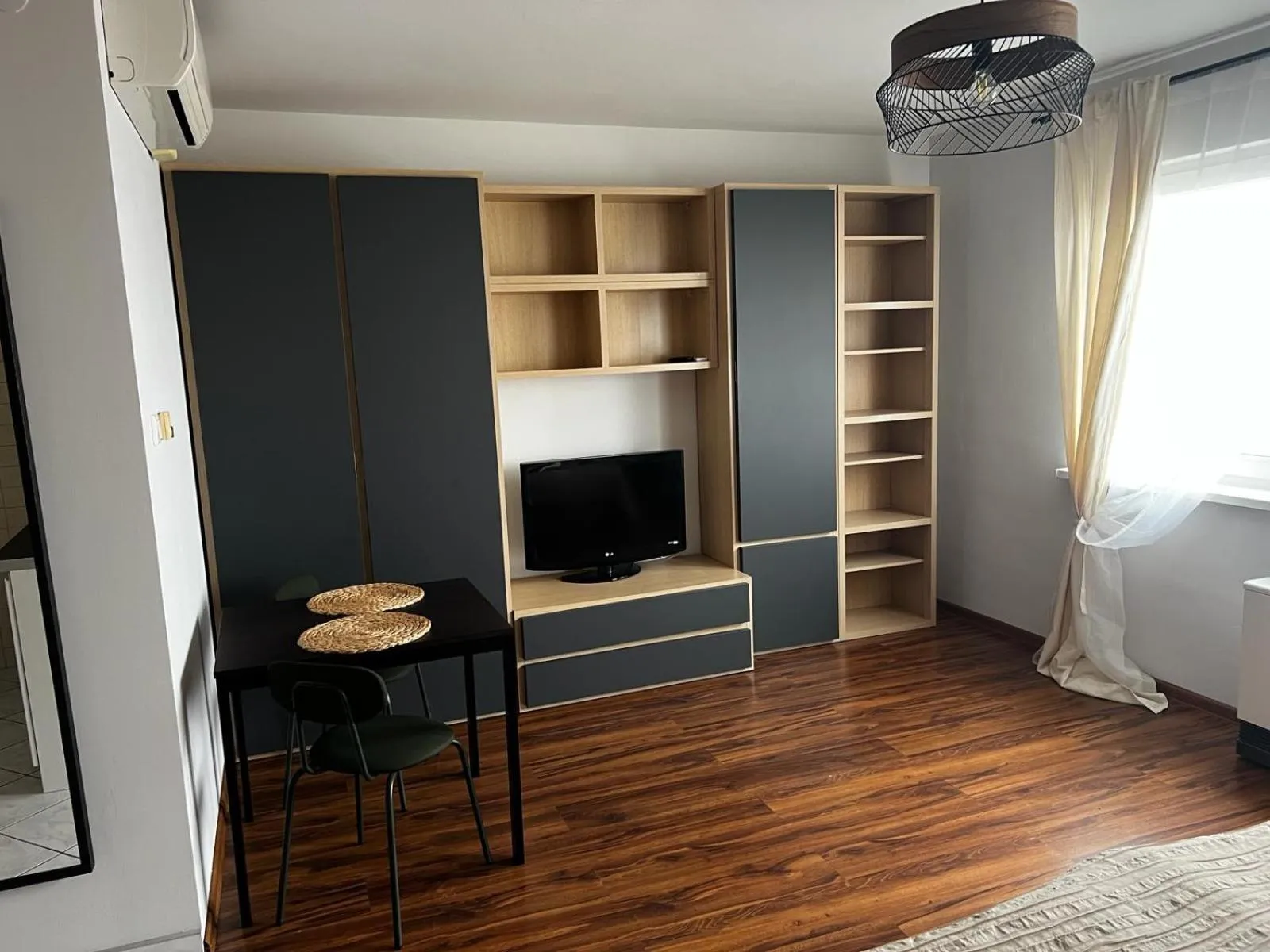 Communal lounge/ TV room in Delta Apart-House