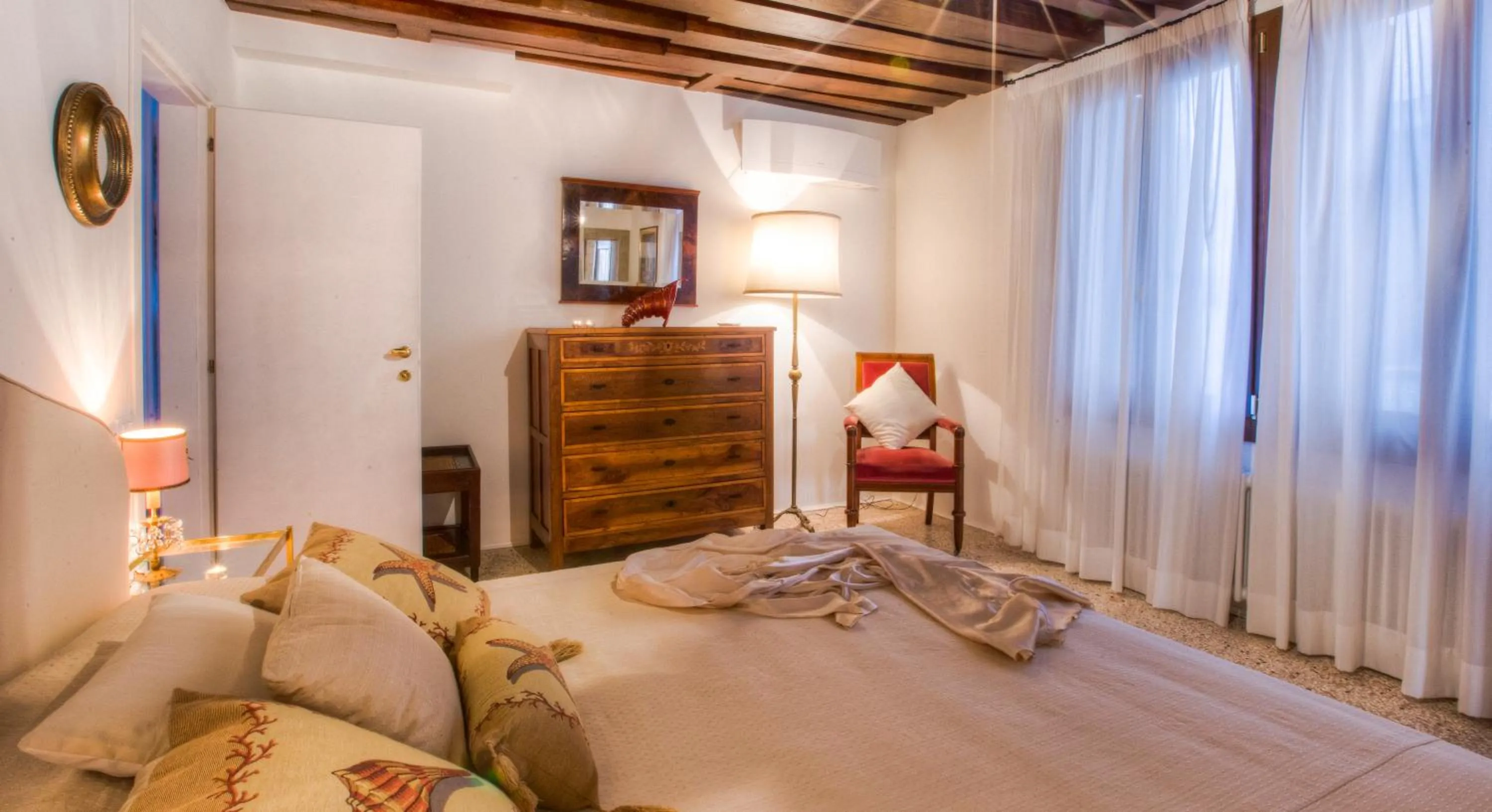 Bed in Ca' della Corte Flats