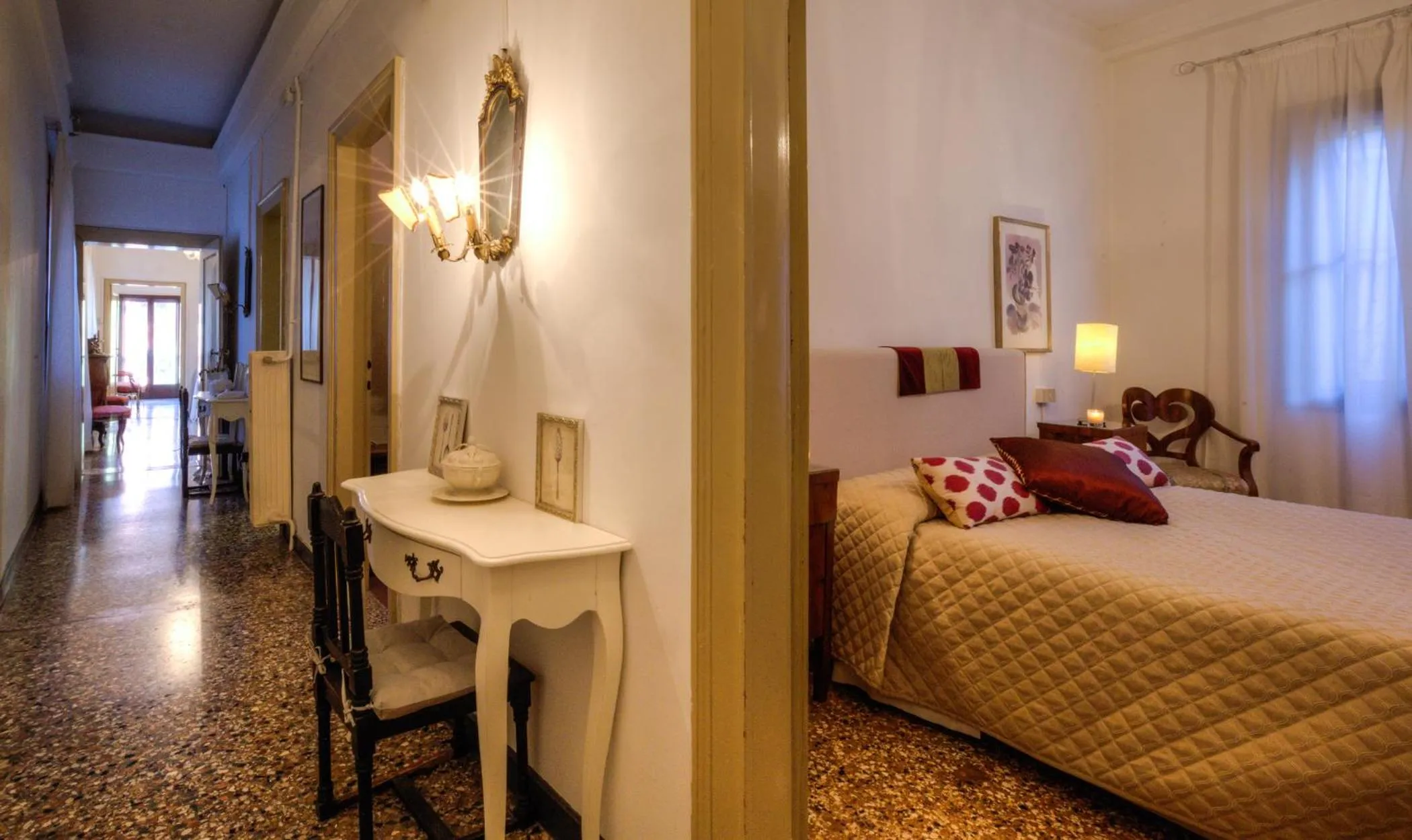 Bed in Ca' della Corte Flats