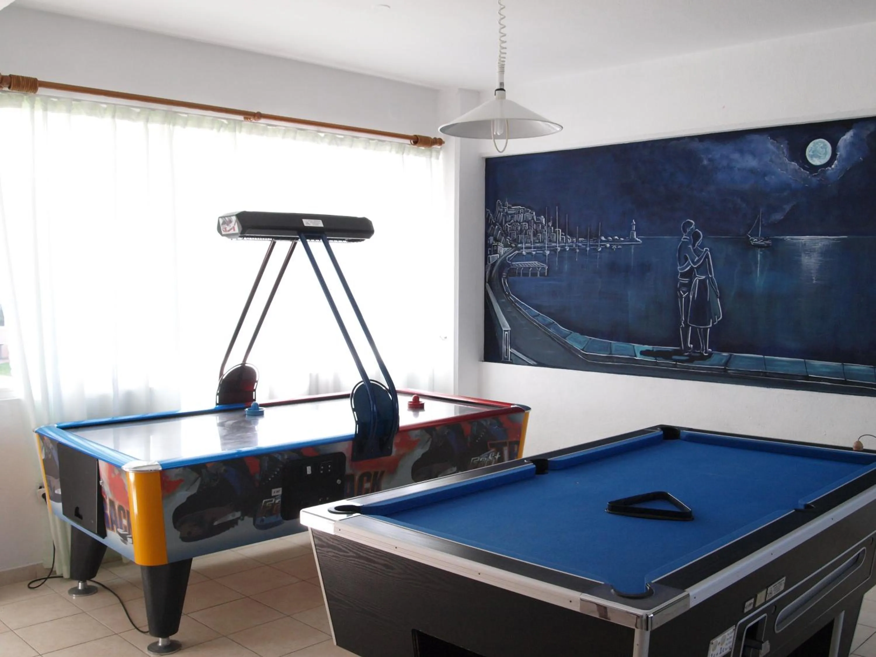 Billiard in Summer Dream