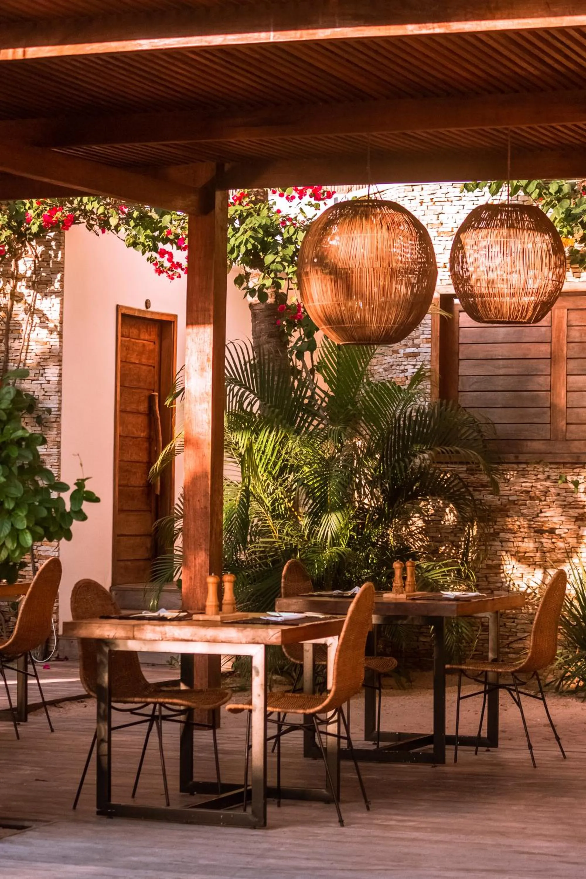 Restaurant/places to eat in Villa Praia - La Villa Group