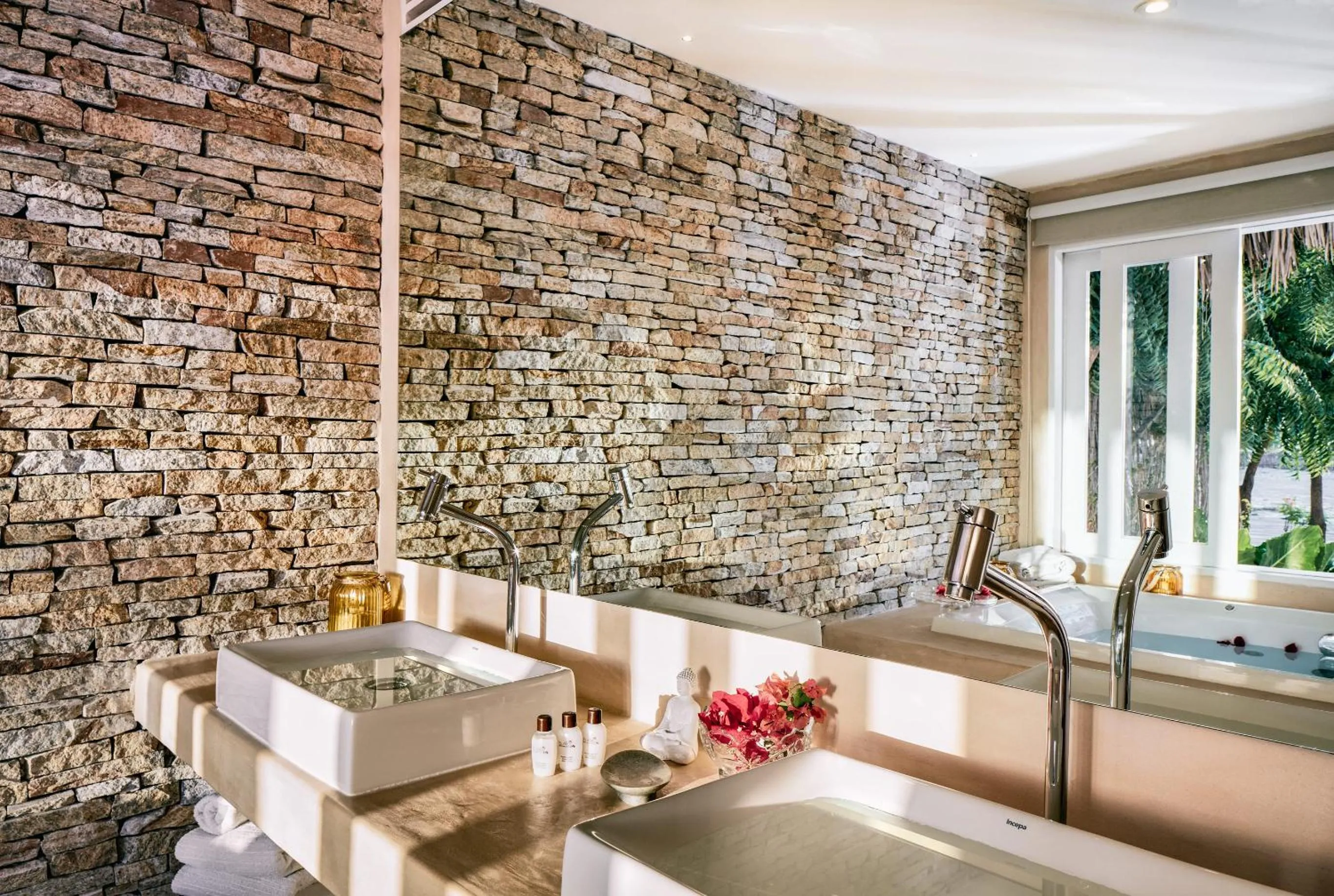 Hot Tub in Villa Praia - La Villa Group